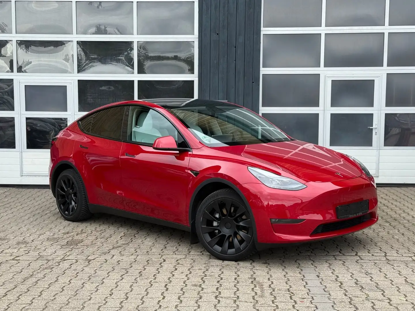 Tesla Model Y Long Range Dual AWD/Autopilot/Weiß/20-Zo Rot - 2