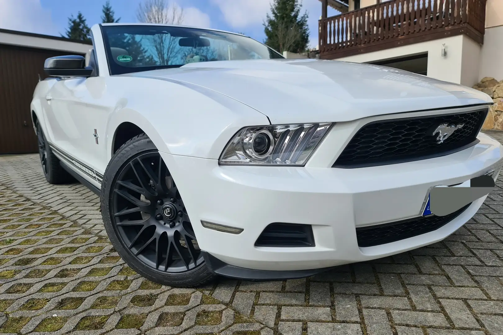 Ford Mustang V6, Modell 2010, Base Weiß - 2
