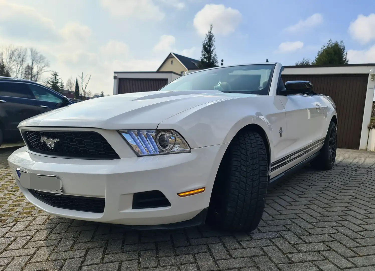 Ford Mustang V6, Modell 2010, Base Weiß - 1