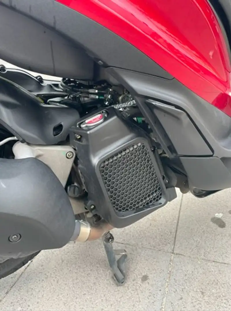 Piaggio Medley 150 S con ABS bauletto e parabrezza originali Rouge - 2