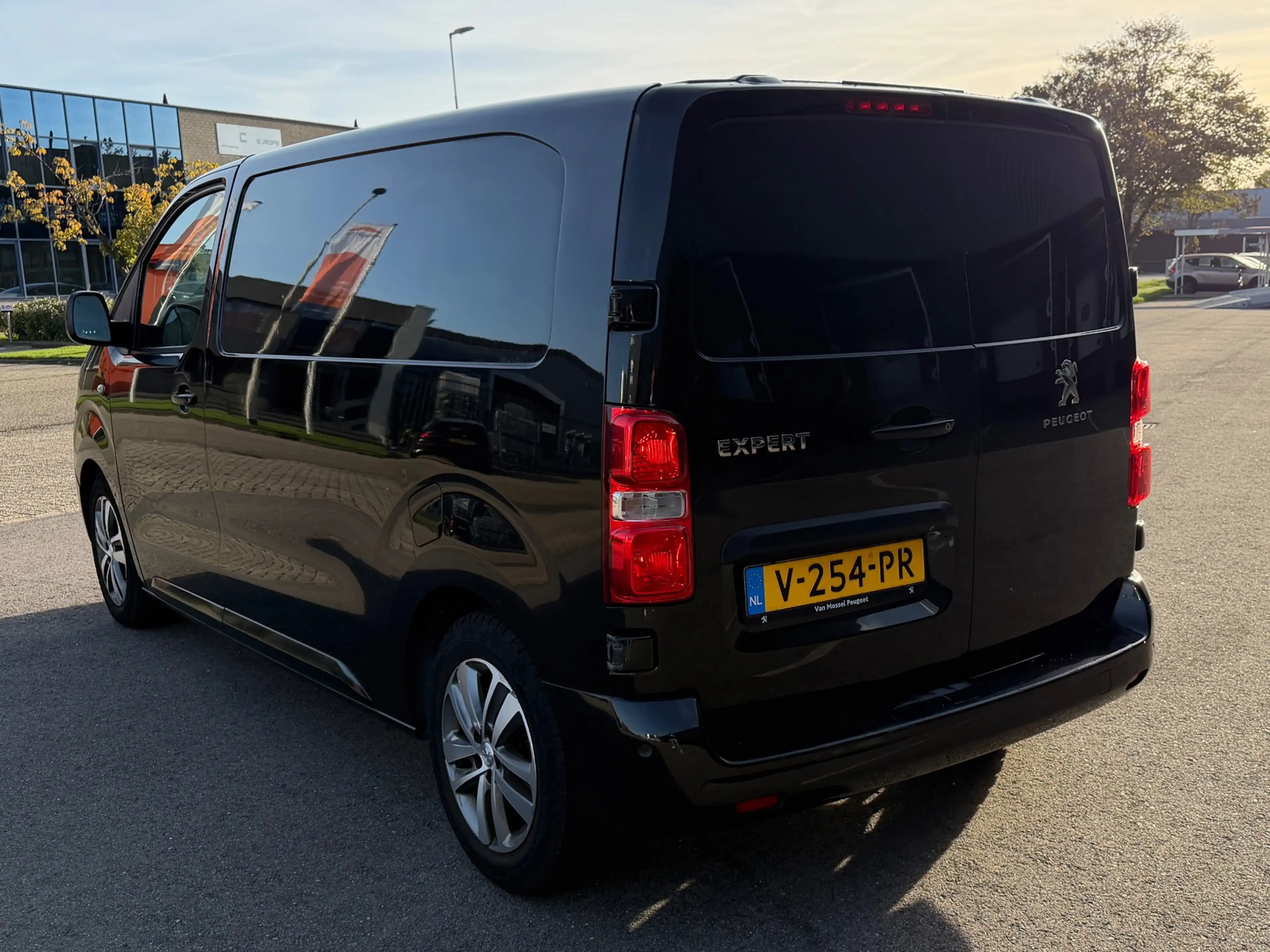 Peugeot Expert 227S 2.0 BlueHDI 150 Premium Pack DEALERONDERHOUDE — photo 4