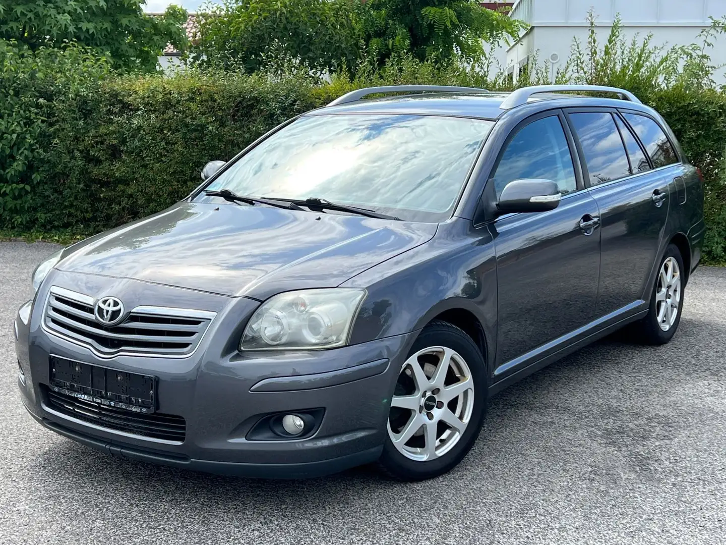 Toyota Avensis Kombi 2.0 Team Grey - 1