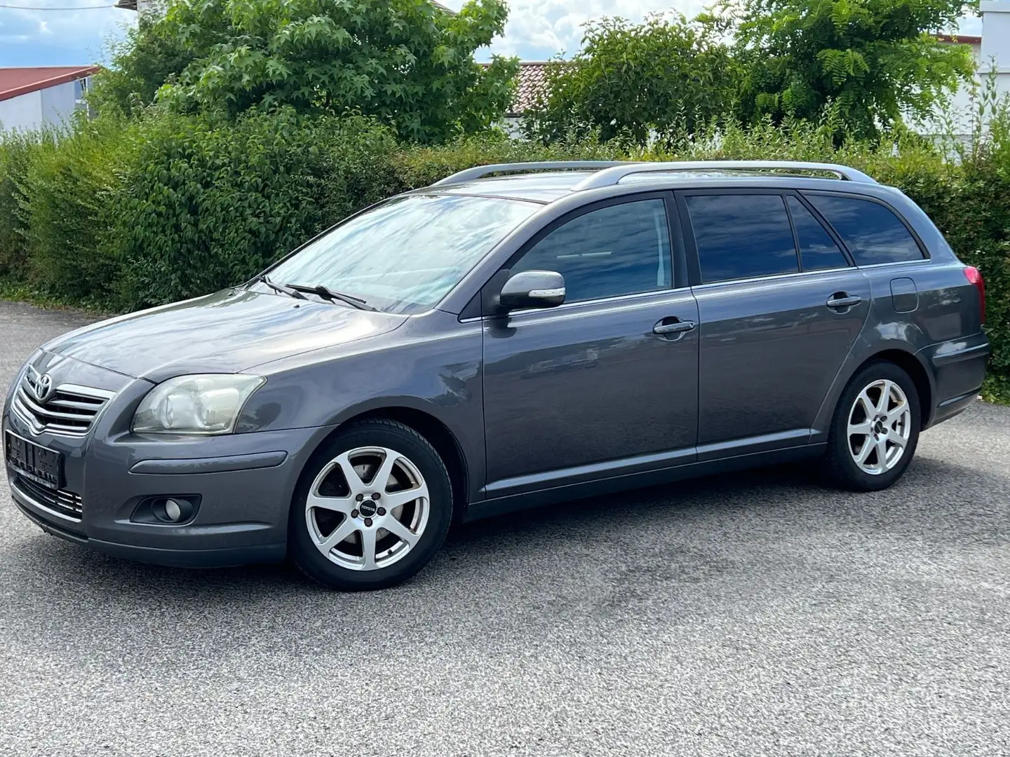 Toyota Avensis Kombi 2.0 Team Grey - 2