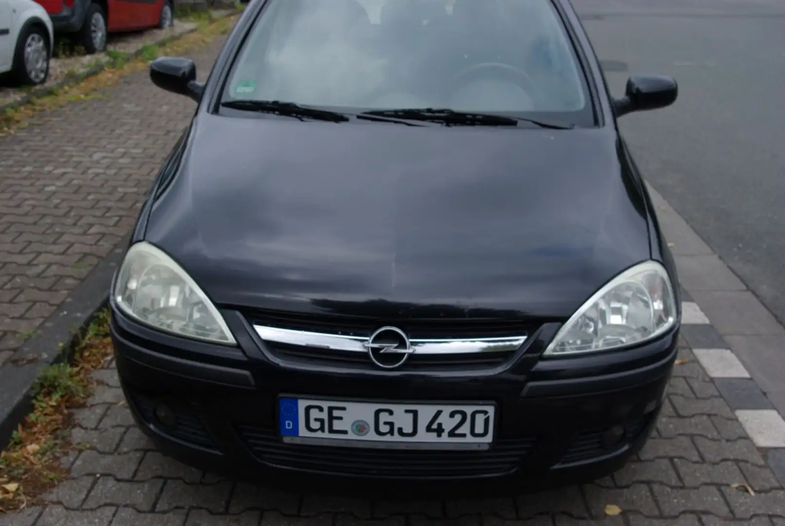 Opel Corsa 1.2 16V Sport Schwarz - 1
