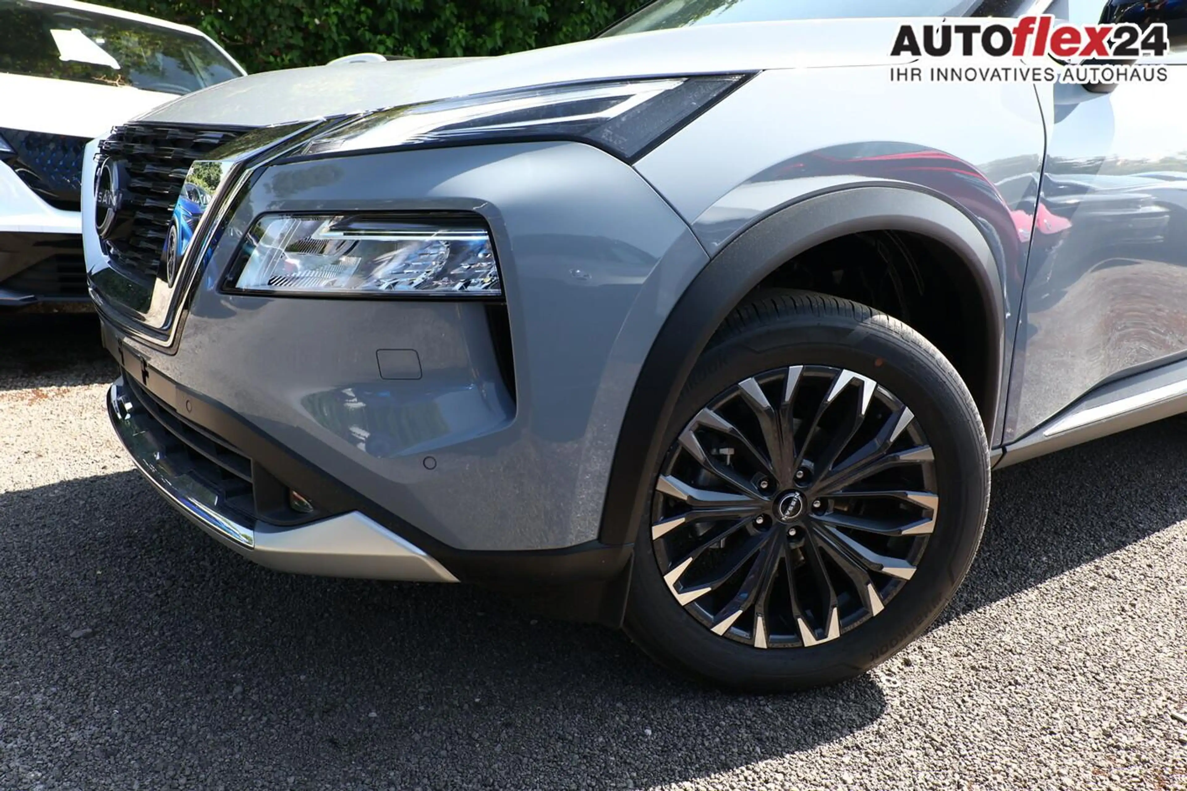 Nissan X-Trail Tekna Pano 4xSHZ HUD PrivG LED 360° Nav 120 kW ... — photo 4