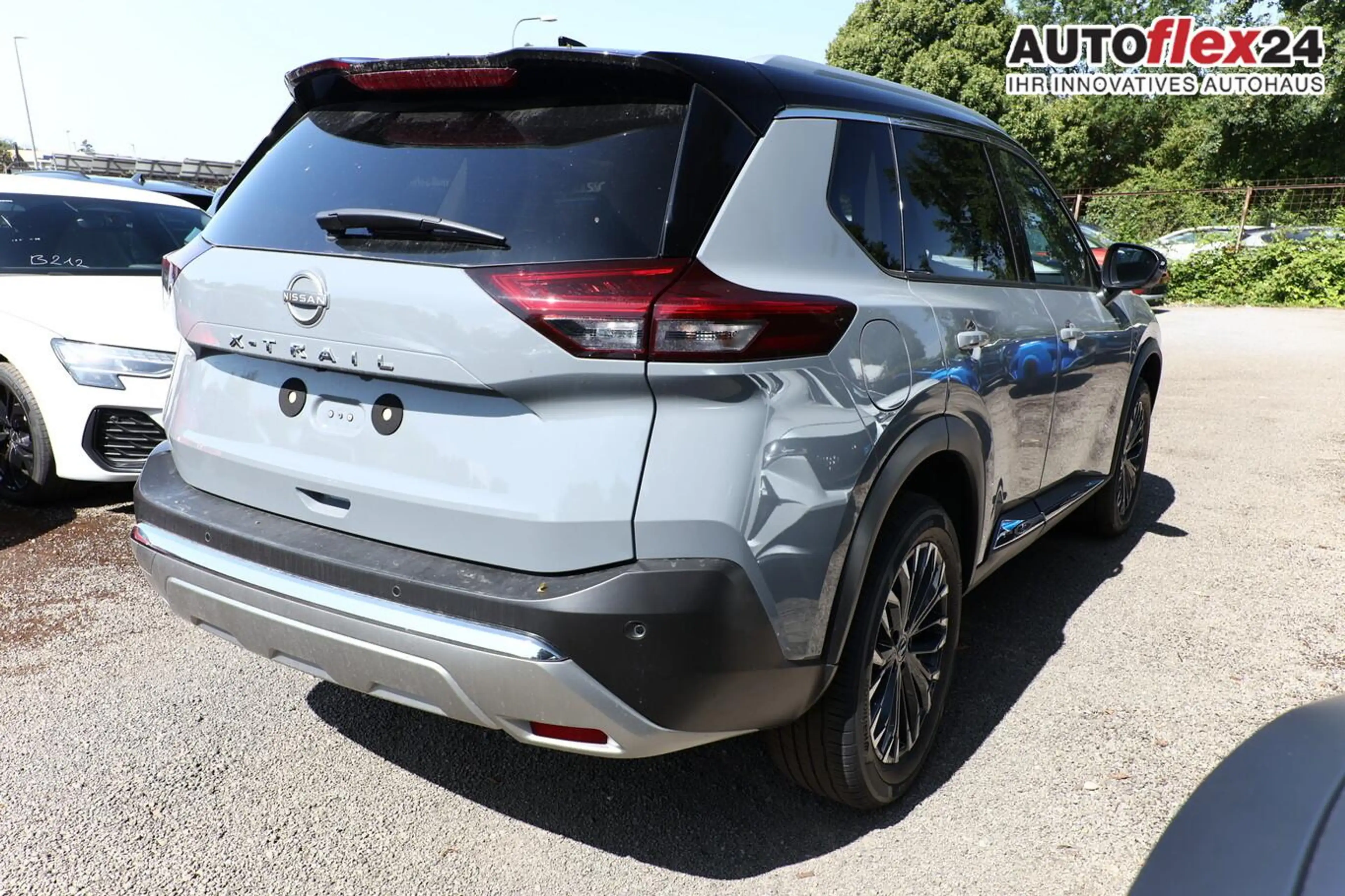 Nissan X-Trail Tekna Pano 4xSHZ HUD PrivG LED 360° Nav 120 kW ... — photo 2