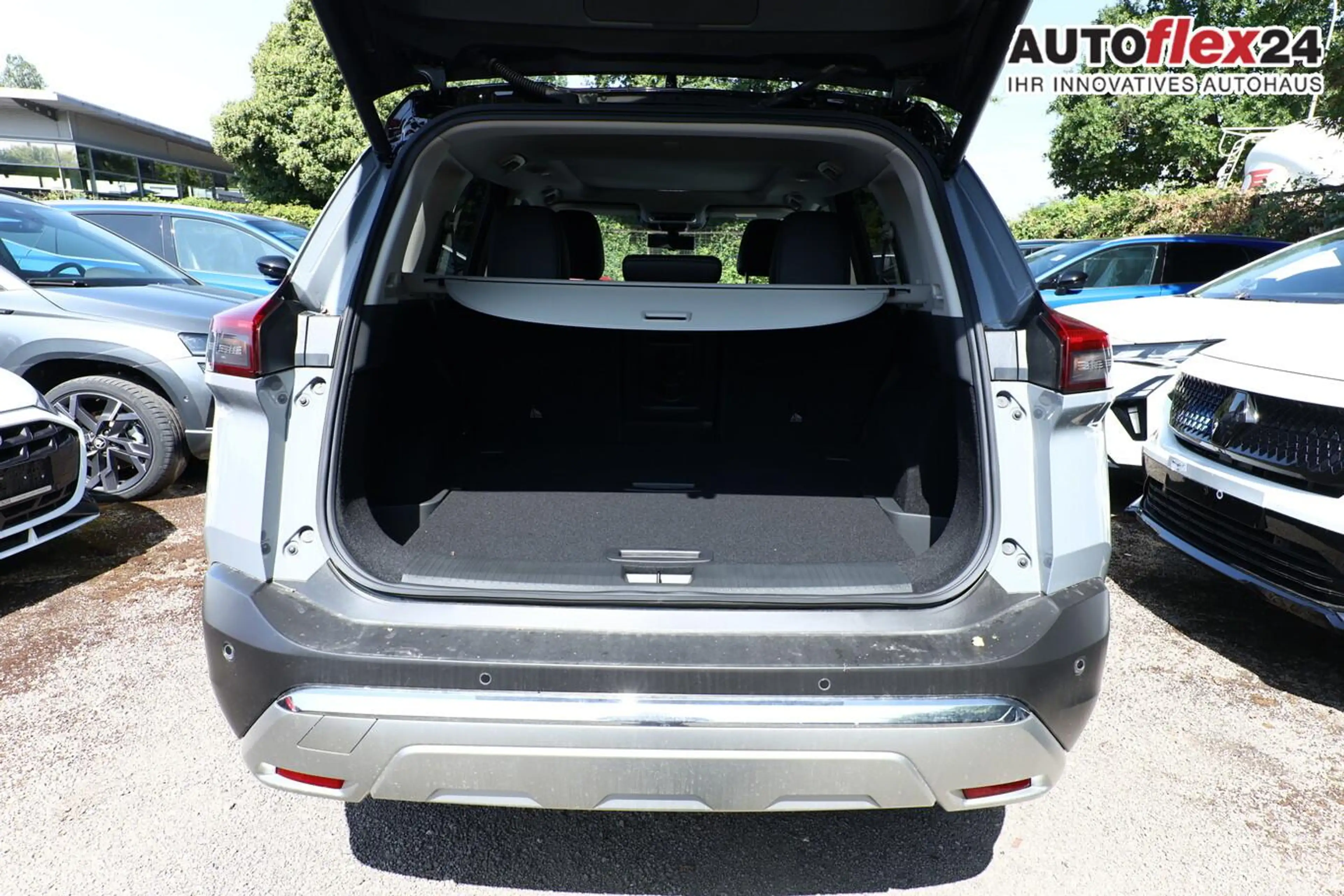 Nissan X-Trail Tekna Pano 4xSHZ HUD PrivG LED 360° Nav 120 kW ... — photo 10