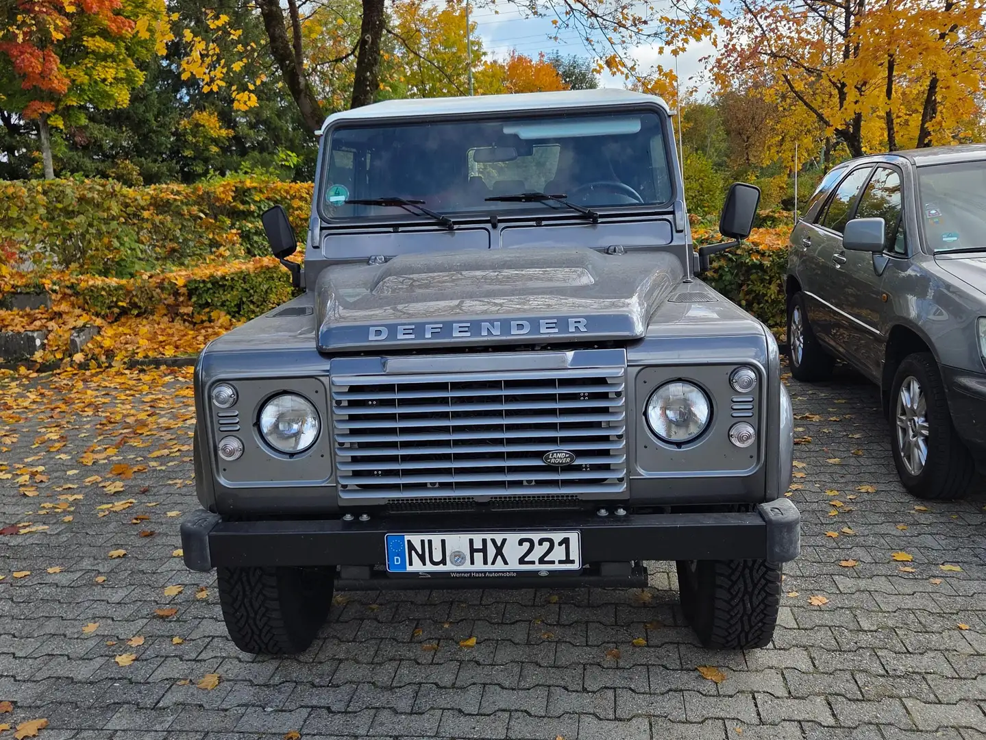 Land Rover Defender Defender 110 DPF Station Wagon SE Grau - 1