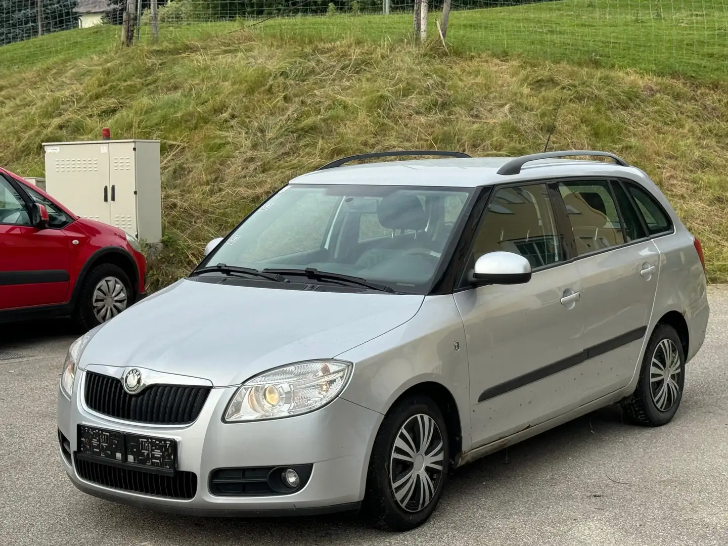 Skoda Fabia Ambiente Top* Kredit* 122.000 km* Klima* Gepflegt* Grau - 1