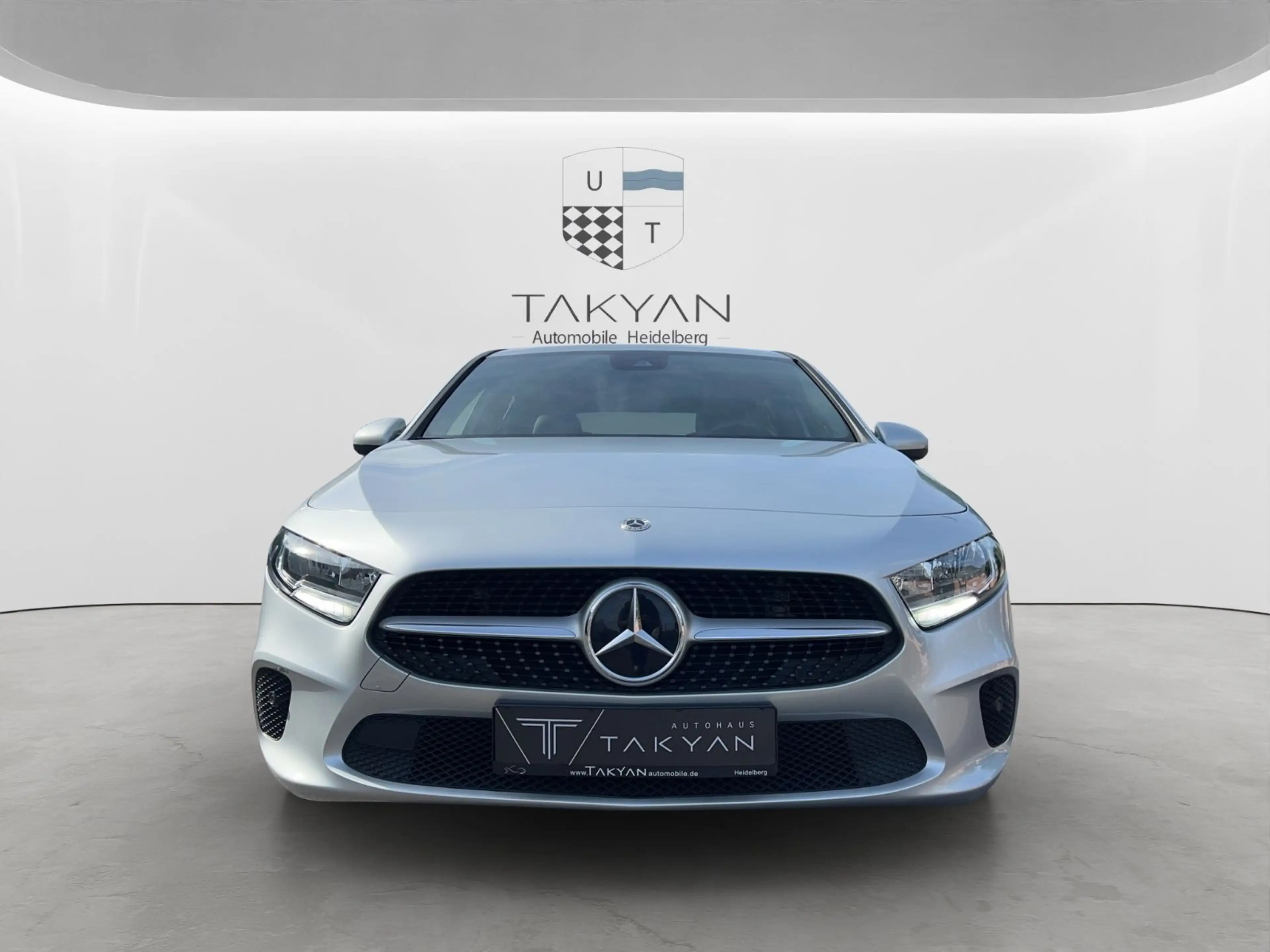 Mercedes-Benz A 180 Lim. / NAVI / 2.Hand / Temp. / LED — photo 2