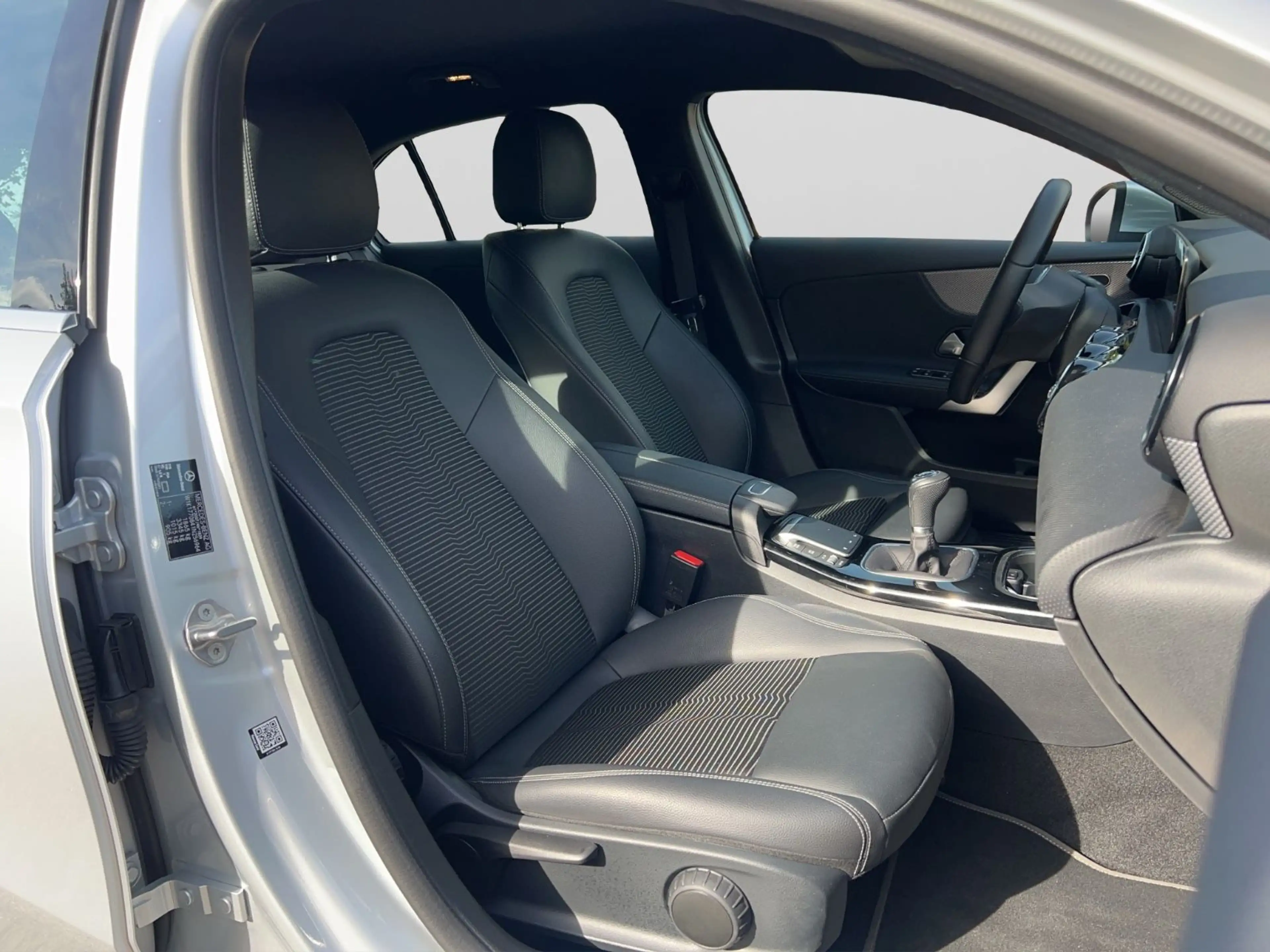 Mercedes-Benz A 180 Lim. / NAVI / 2.Hand / Temp. / LED — photo 11