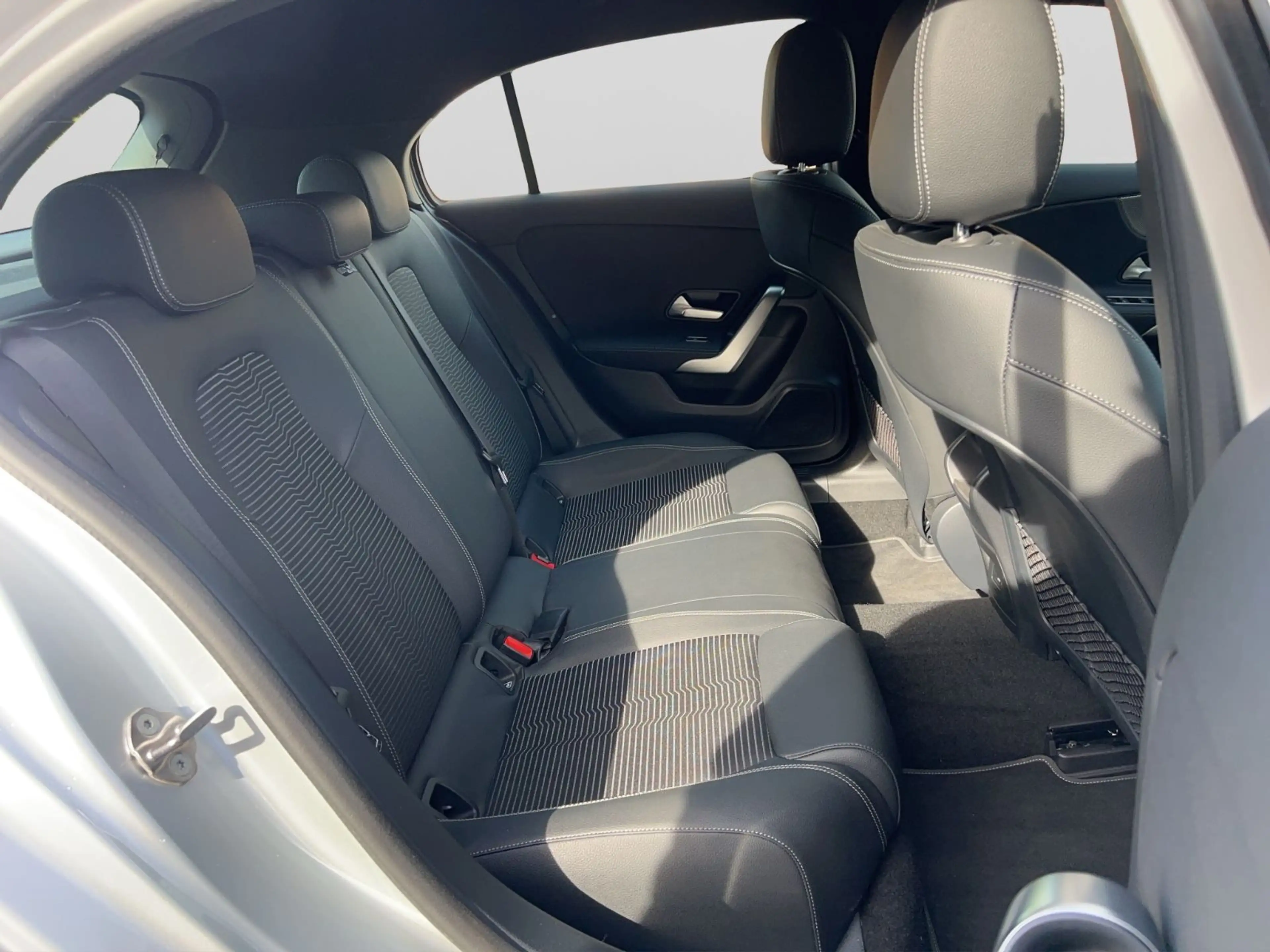 Mercedes-Benz A 180 Lim. / NAVI / 2.Hand / Temp. / LED — photo 13