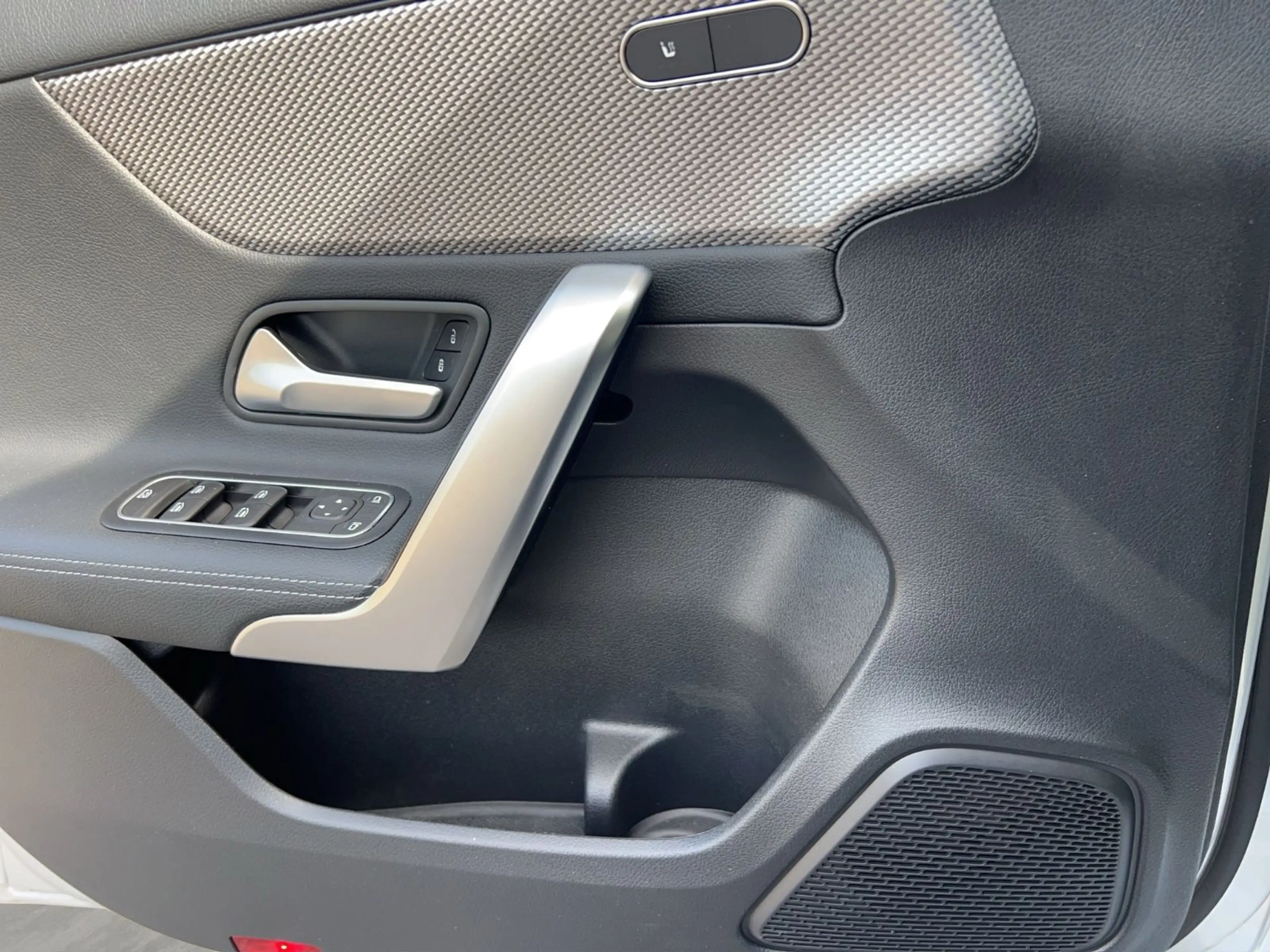 Mercedes-Benz A 180 Lim. / NAVI / 2.Hand / Temp. / LED — photo 24