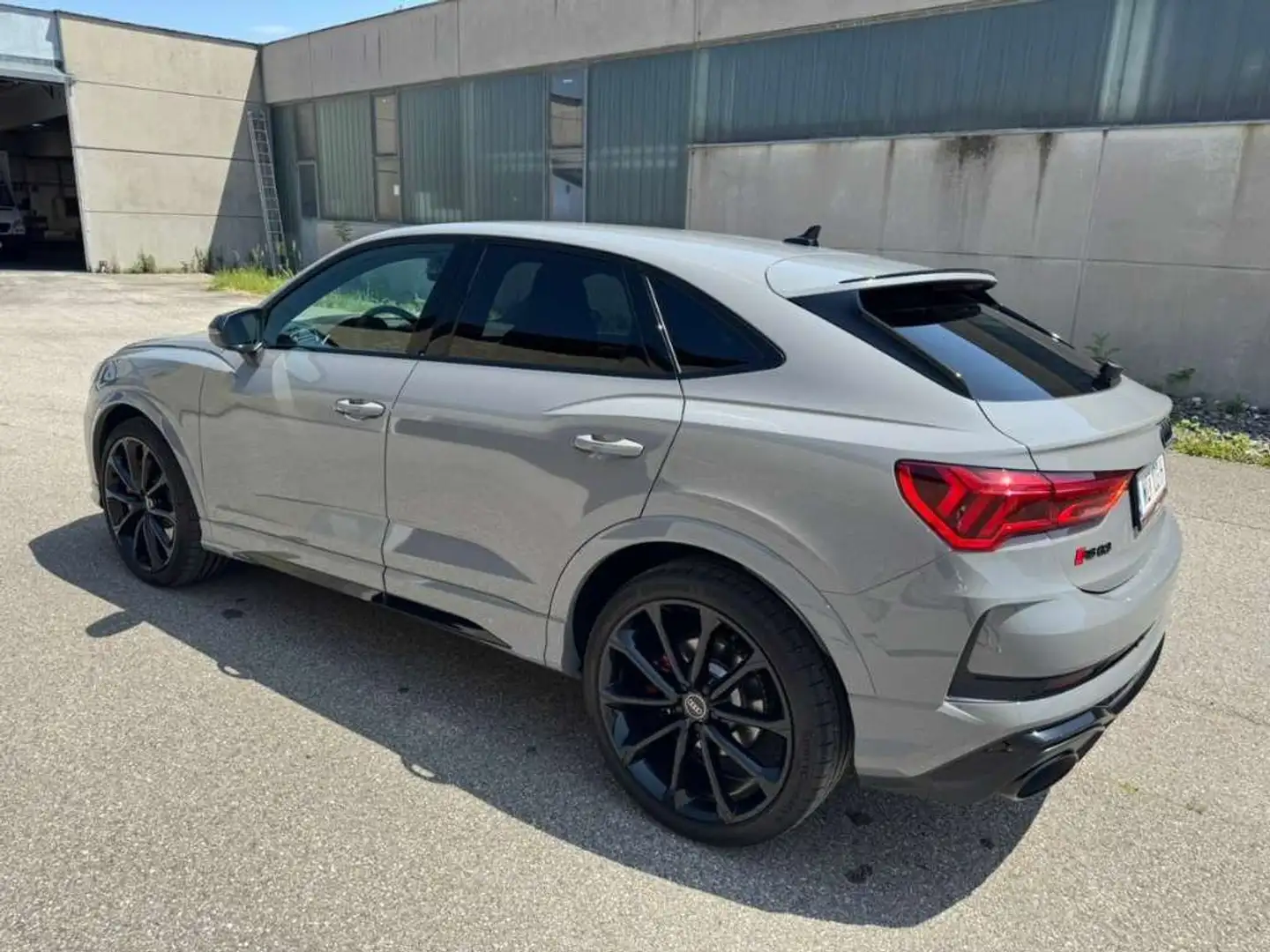 Audi RS Q3 RSQ3 Sportback 2,5 TFSI quattro S-tronic Grau - 2