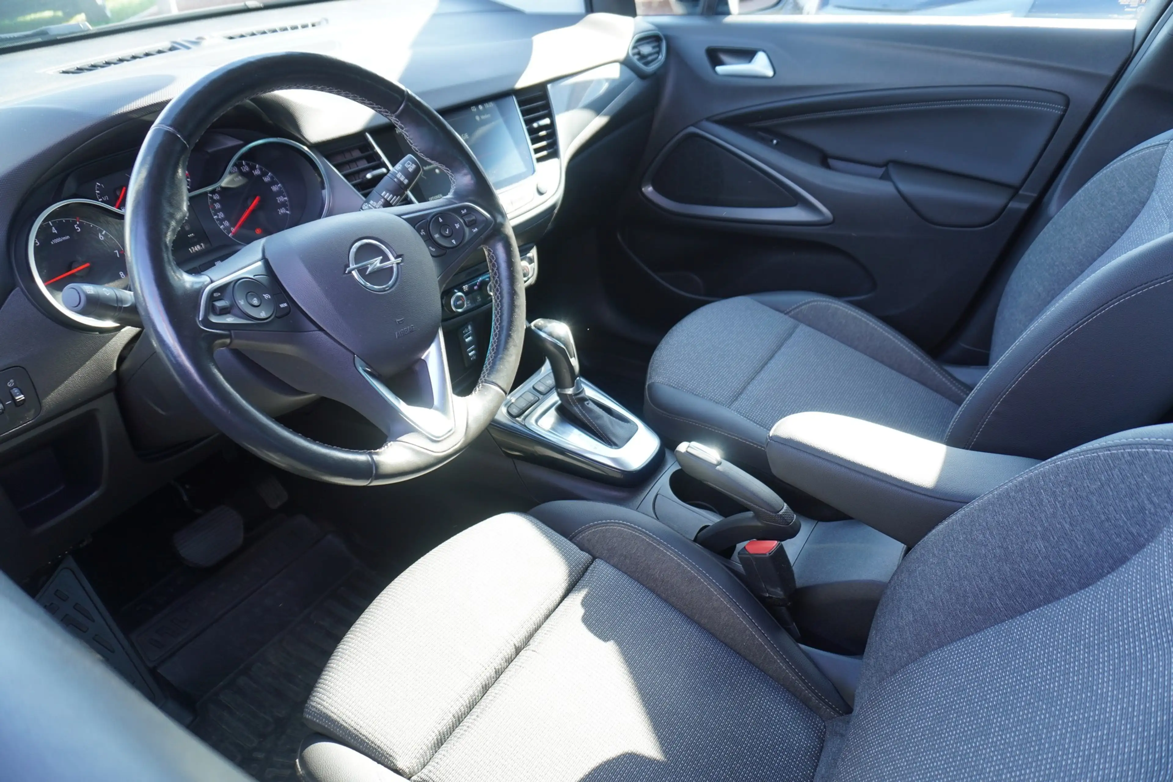 Opel Crossland 1.2 Business Elegance LED Kamera AHK — photo 8