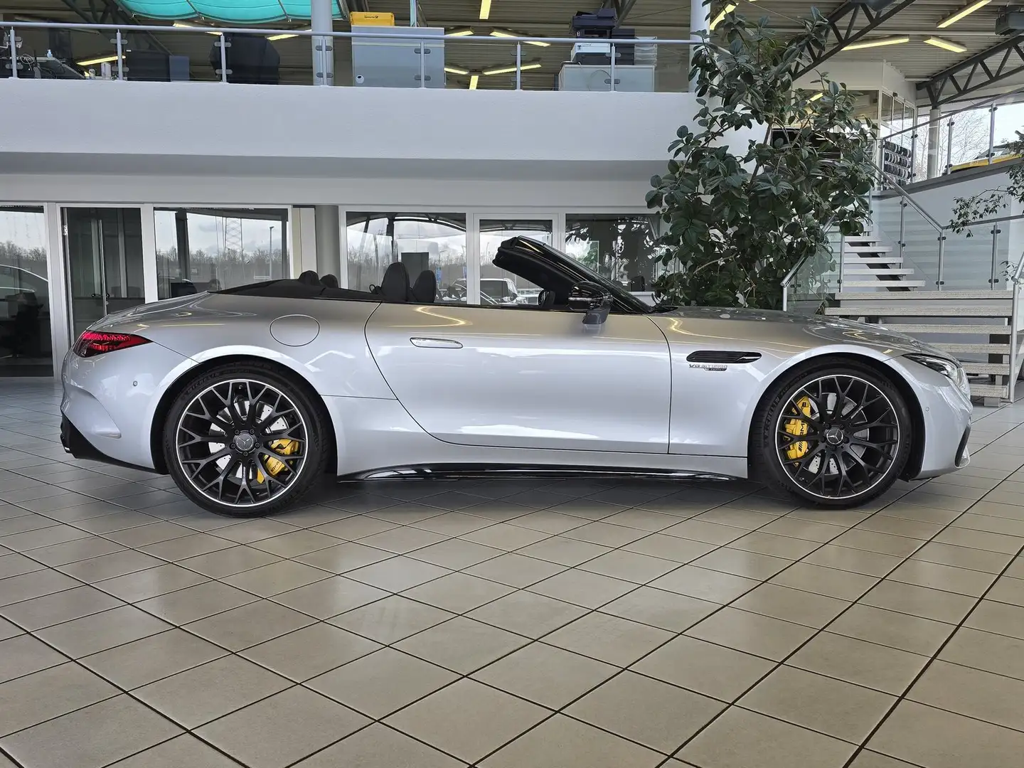 Mercedes-Benz SL 63 AMG 4MATIC+ BURMESTER+DISTRONIC+360°+21"++ srebrna - 2