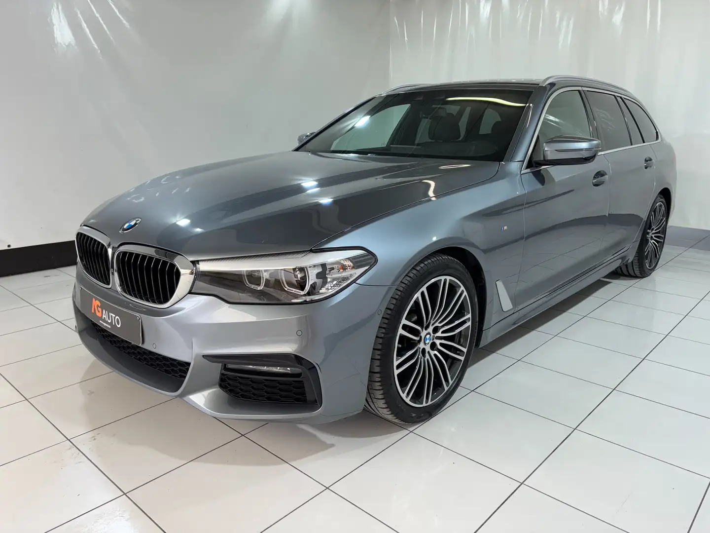BMW 518 dA Touring * LED * Carplay * Pano * Pack M Gri - 2