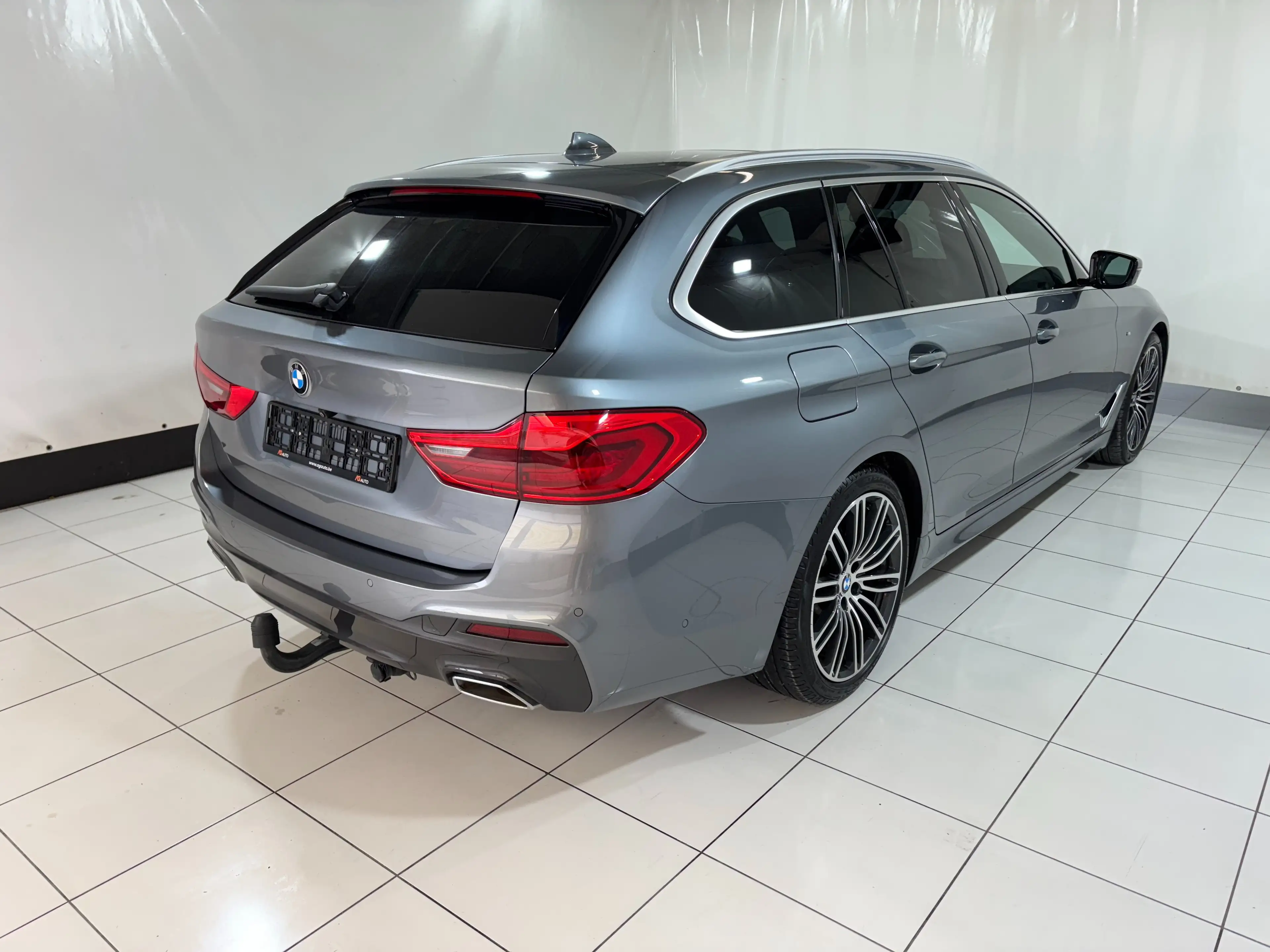 BMW 518 dA Touring * LED * Carplay * Pano * Pack M — photo 7