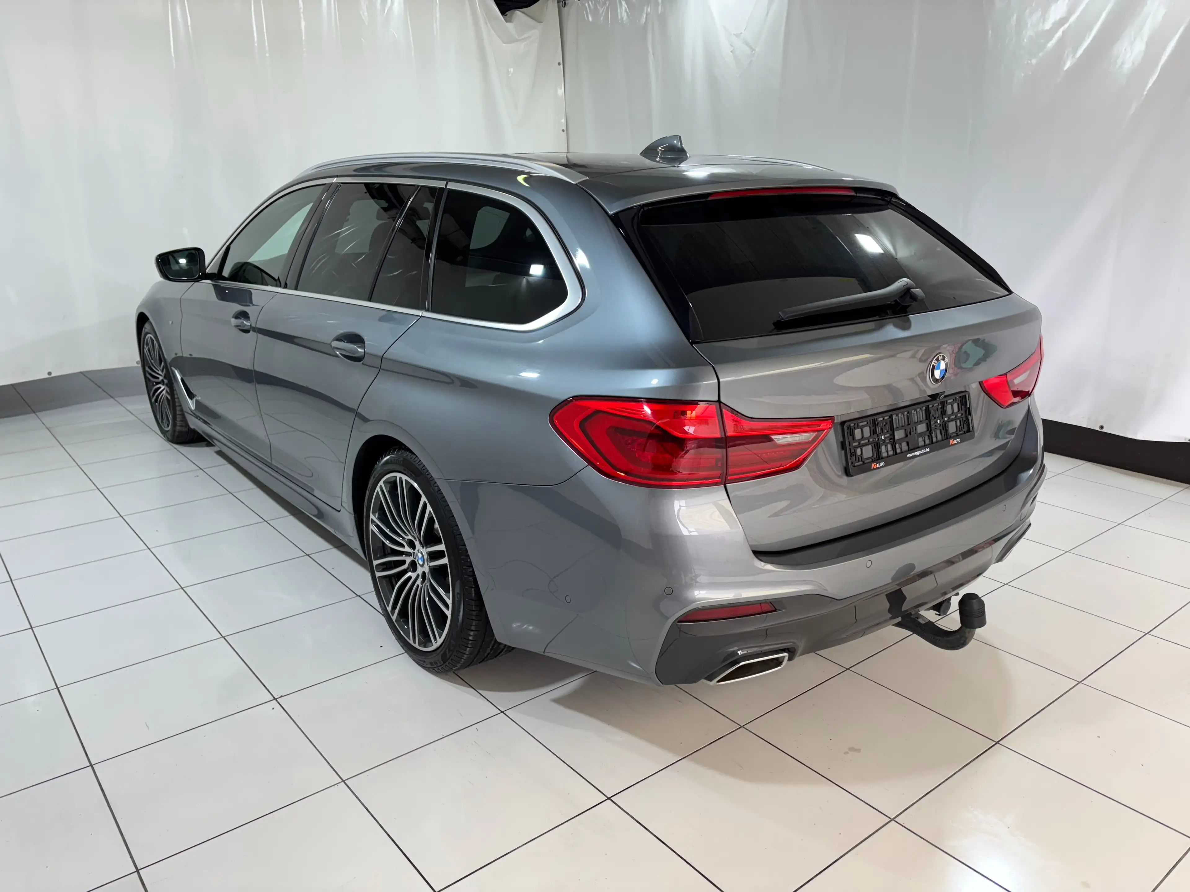 BMW 518 dA Touring * LED * Carplay * Pano * Pack M — photo 5