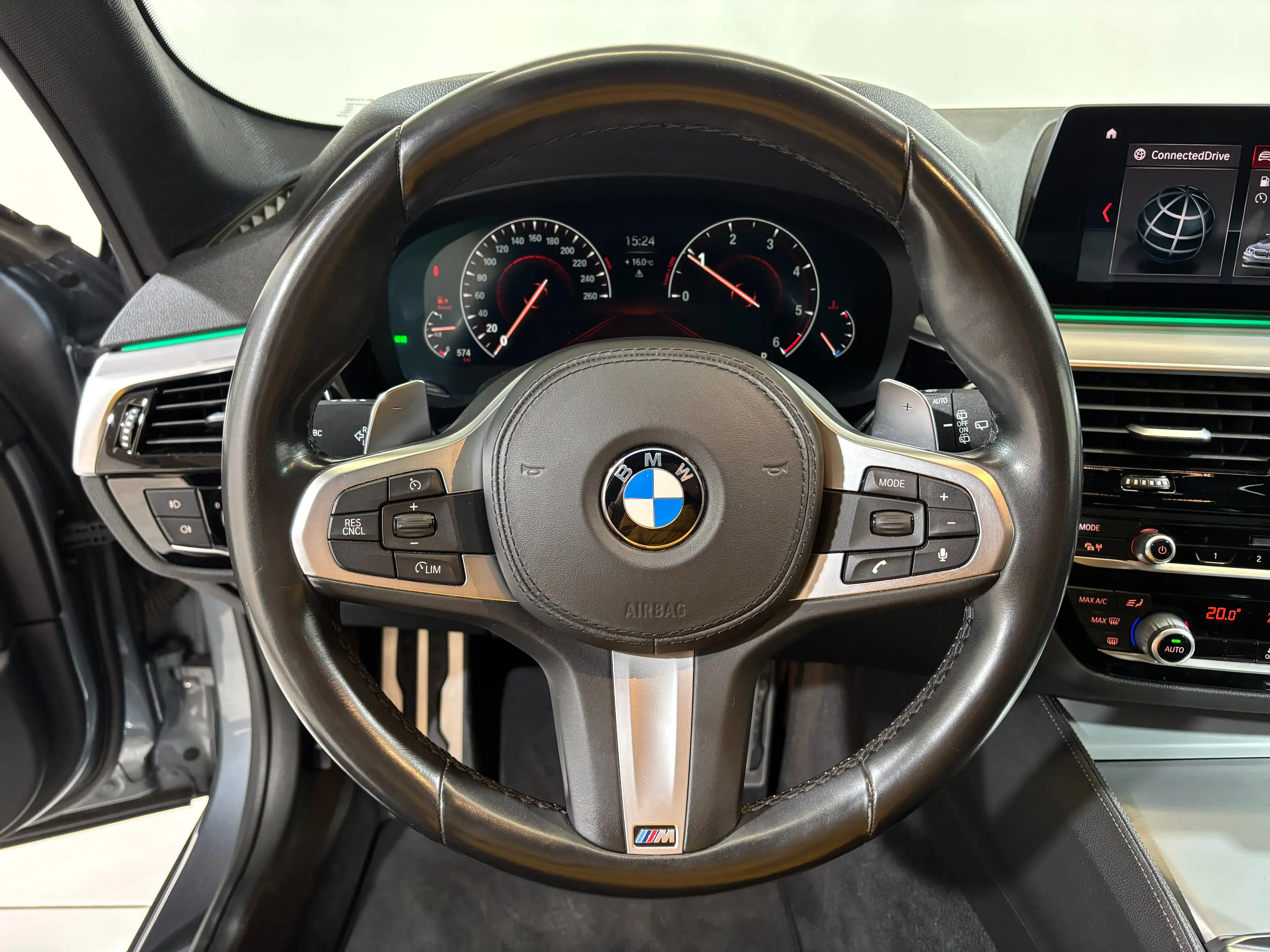 BMW 518 dA Touring * LED * Carplay * Pano * Pack M — photo 11