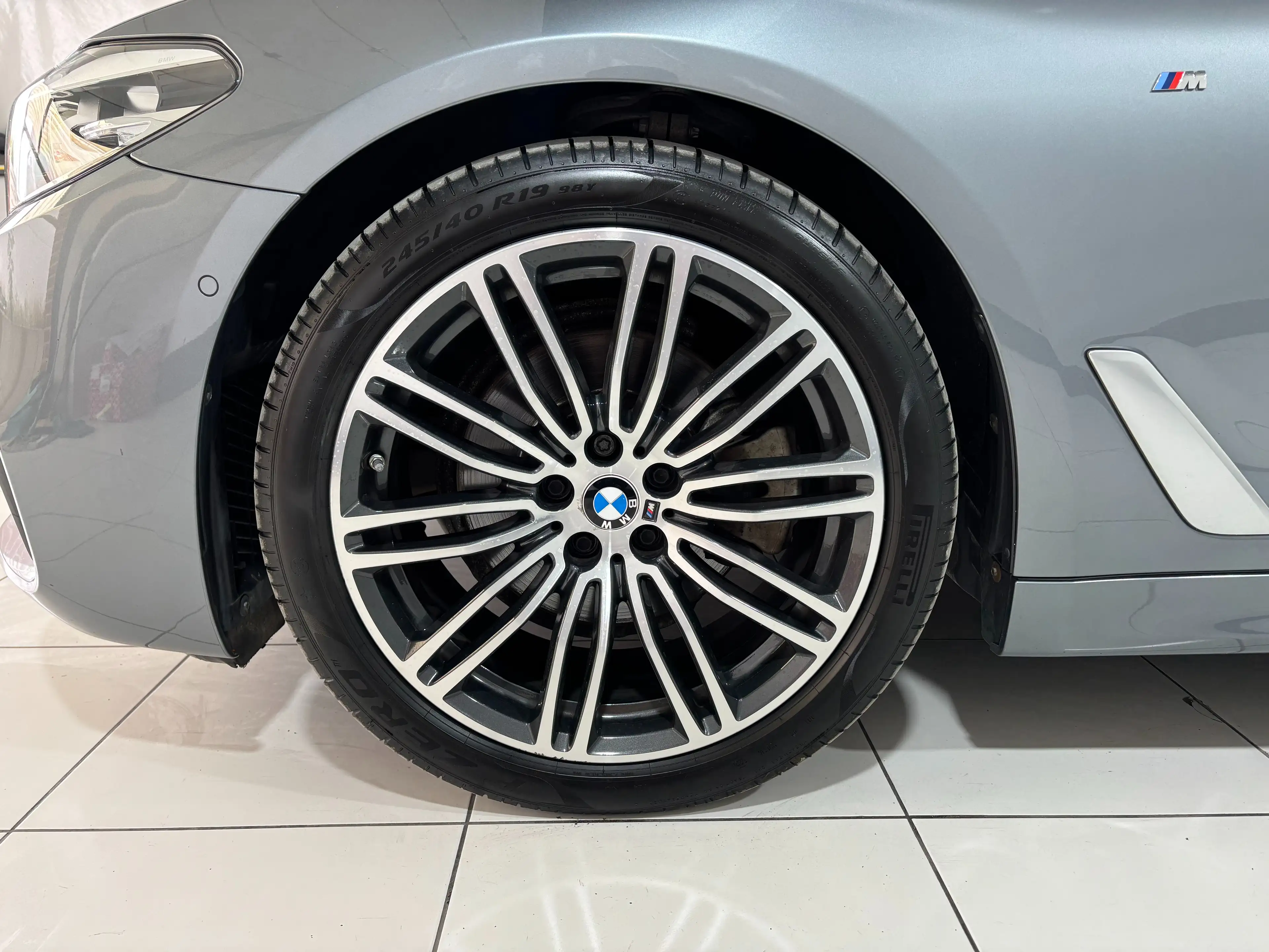 BMW 518 dA Touring * LED * Carplay * Pano * Pack M — photo 8