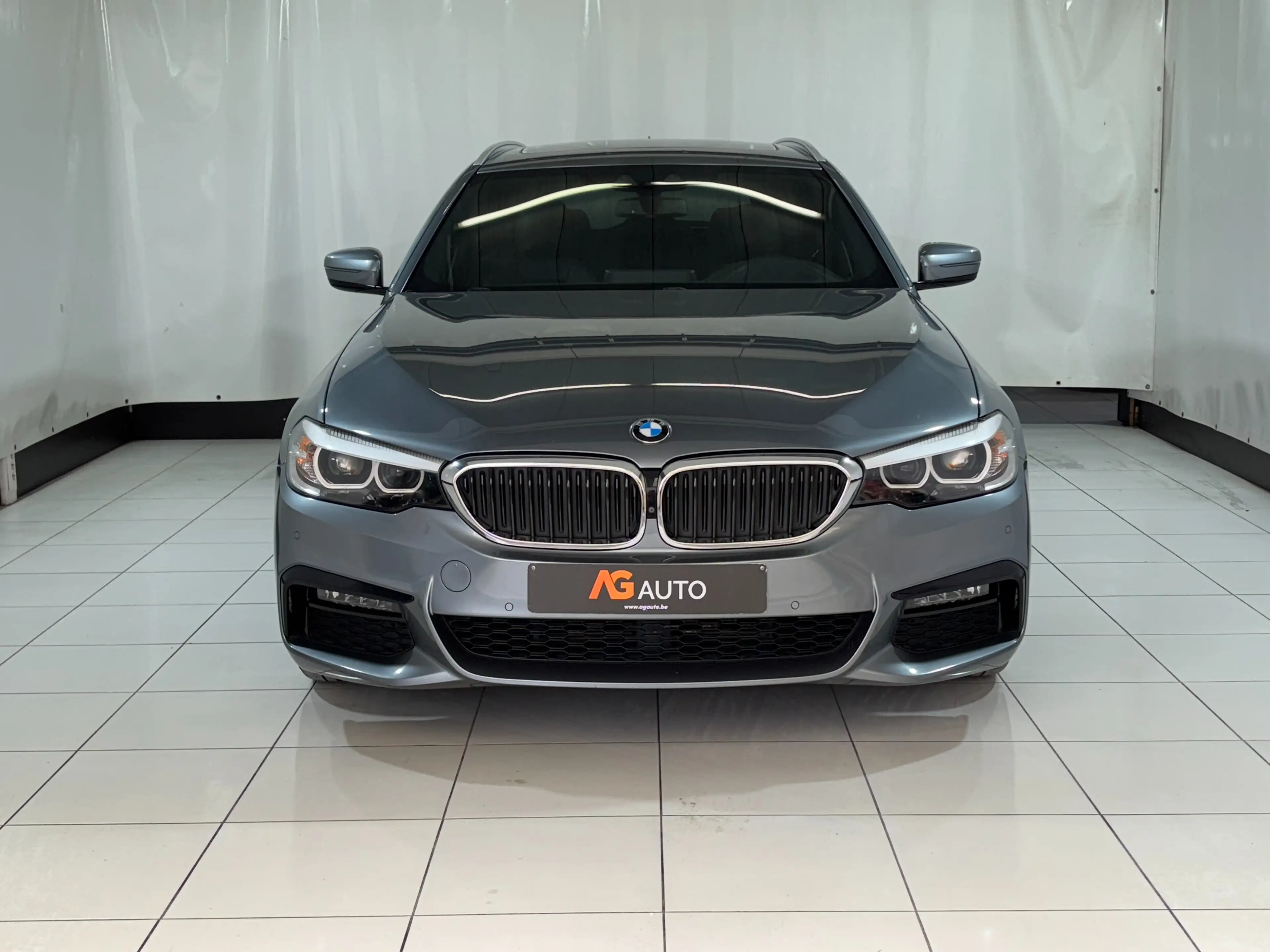 BMW 518 dA Touring * LED * Carplay * Pano * Pack M — photo 3