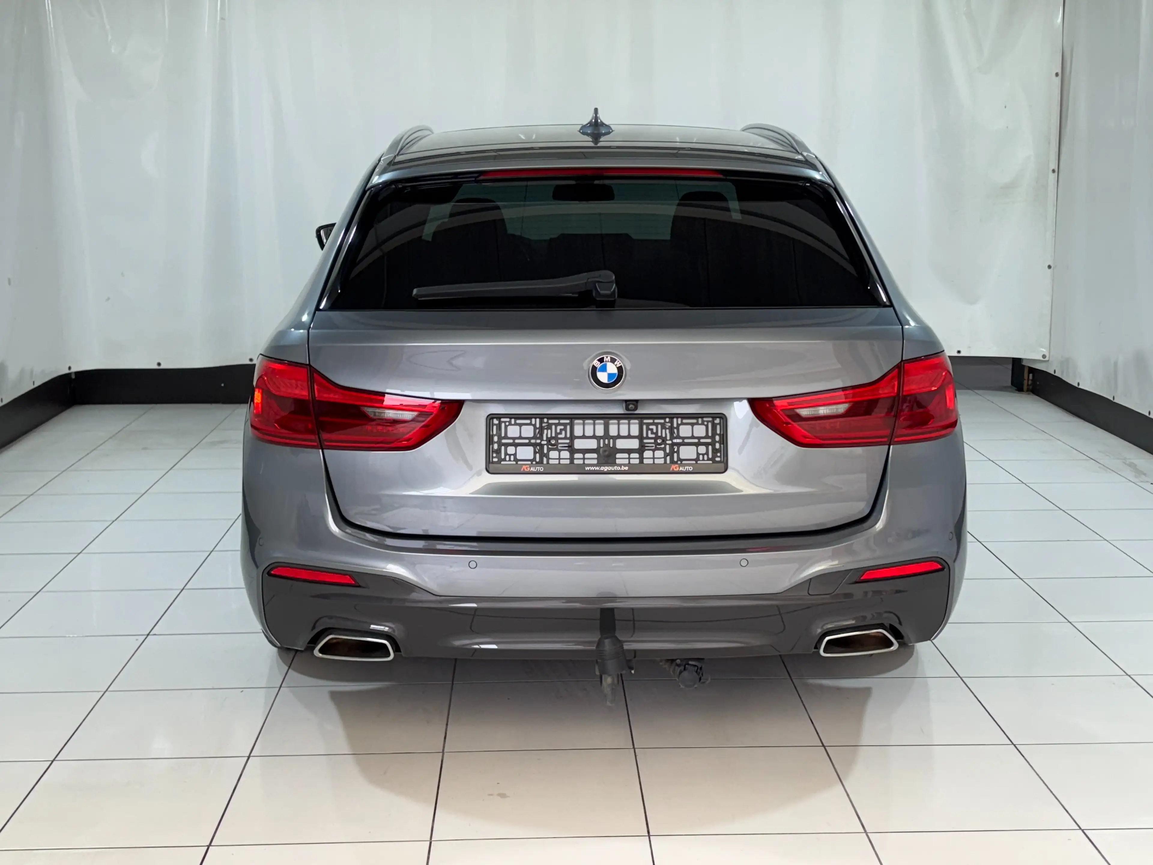BMW 518 dA Touring * LED * Carplay * Pano * Pack M — photo 6