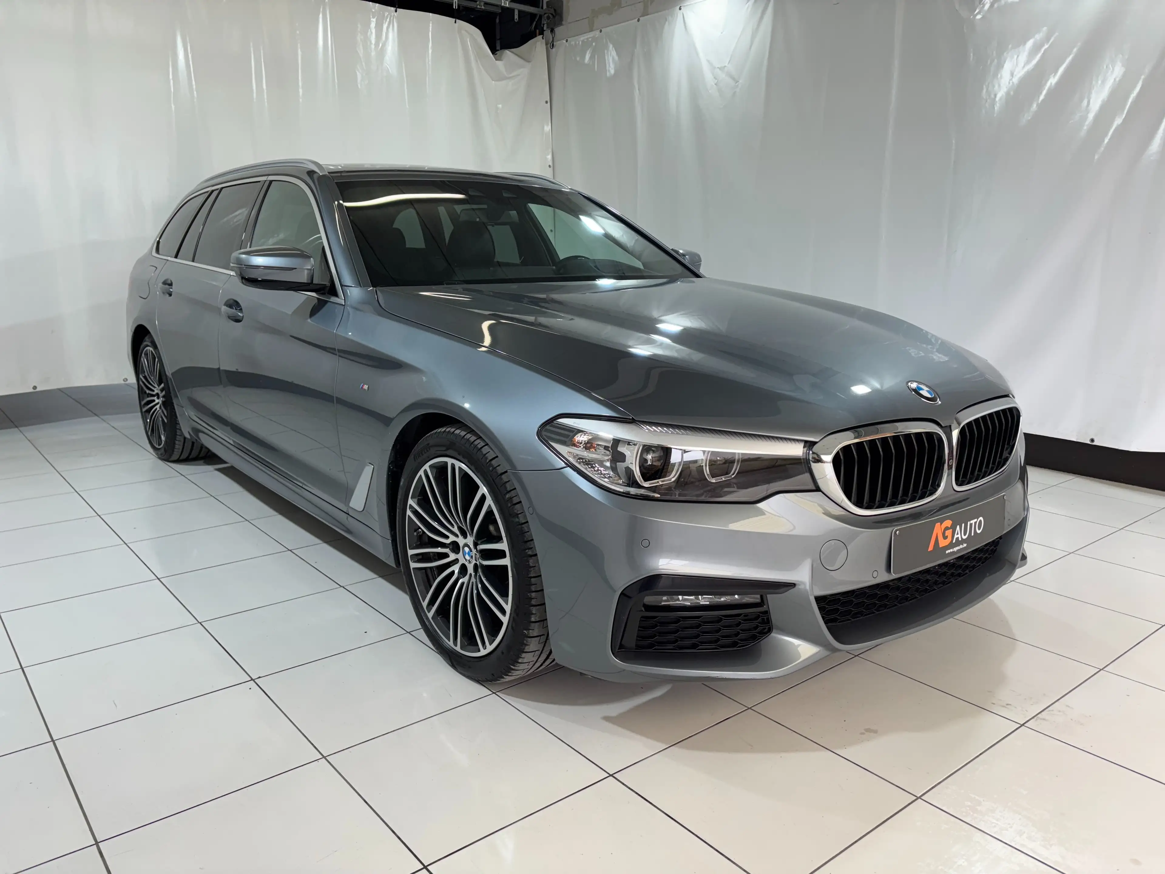 BMW 518 dA Touring * LED * Carplay * Pano * Pack M — photo 4