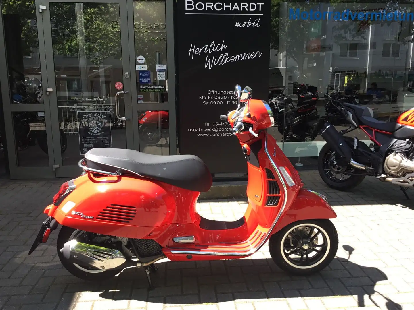 Vespa GTS 125 Super Rouge - 1