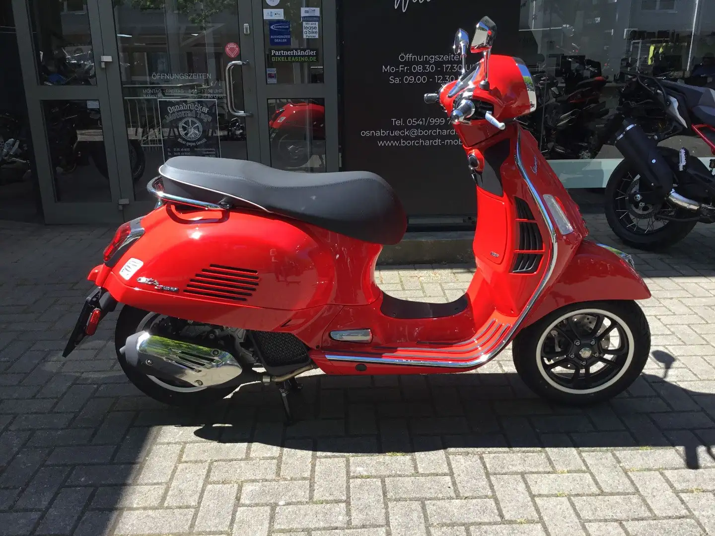 Vespa GTS 125 Super Rouge - 2