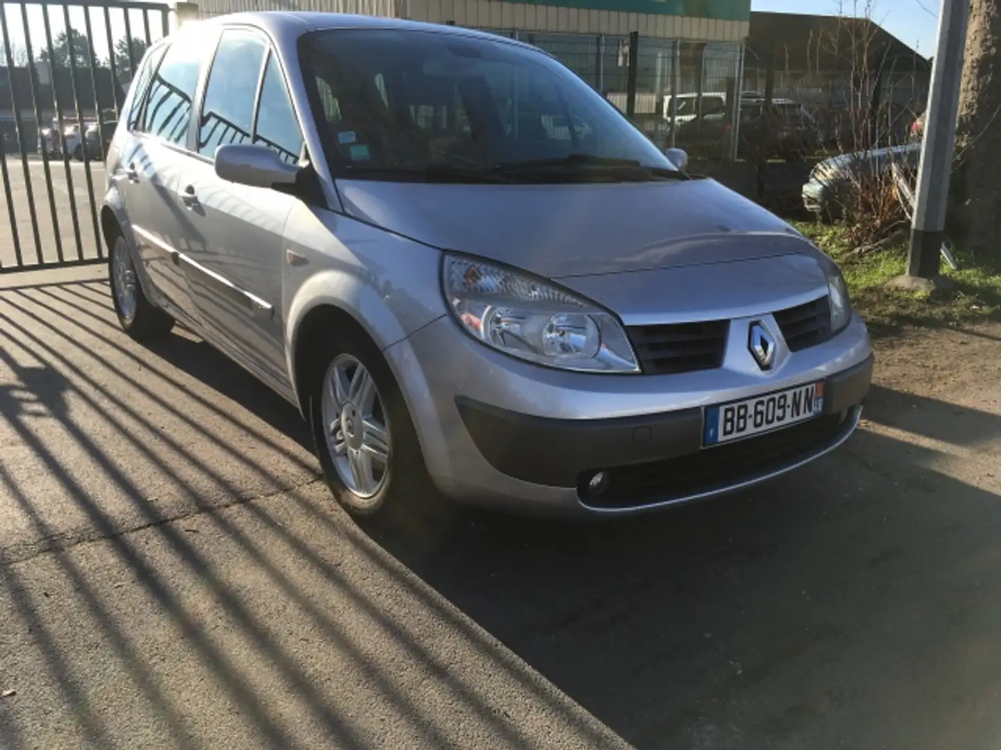 Renault Scenic 1.9 dCi 125 ch Luxe Privilège Gris - 1