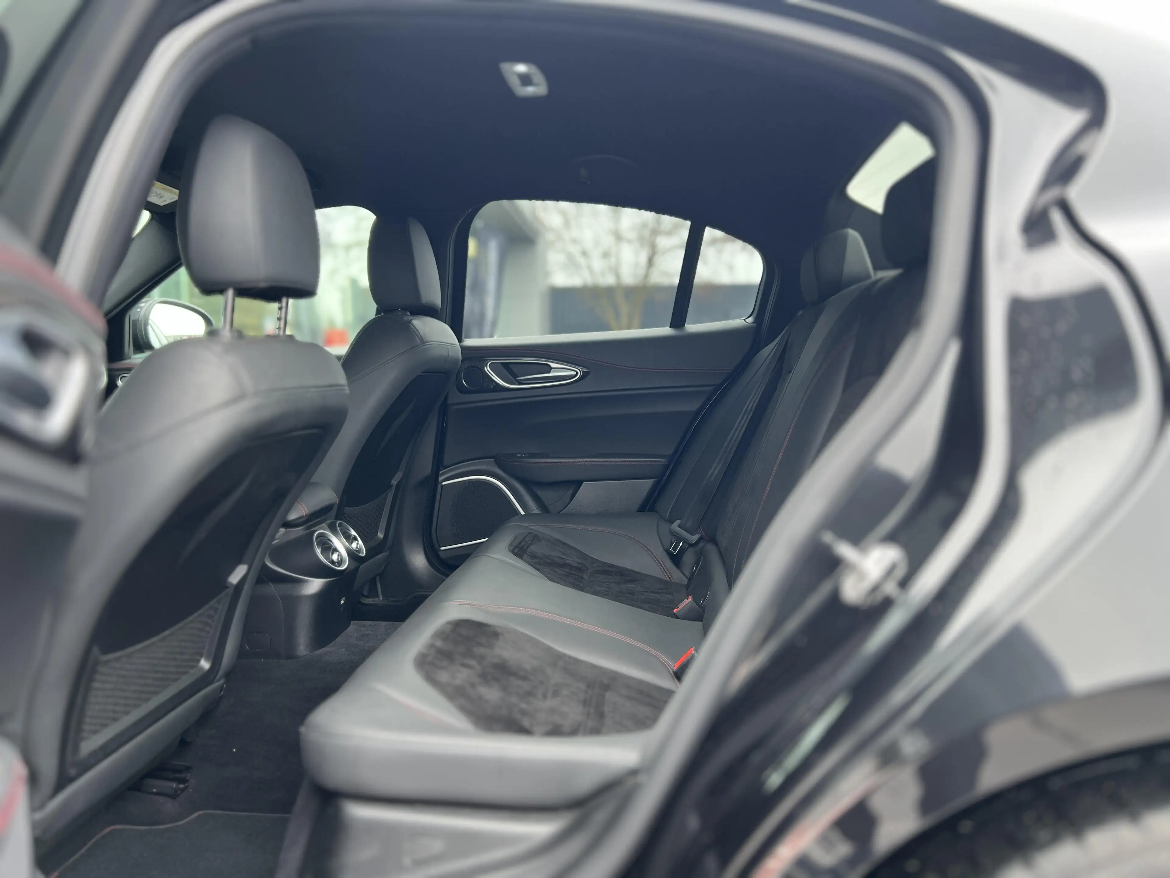 Alfa Romeo Giulia Quadrifoglio MT 510PK UNIEK — photo 14