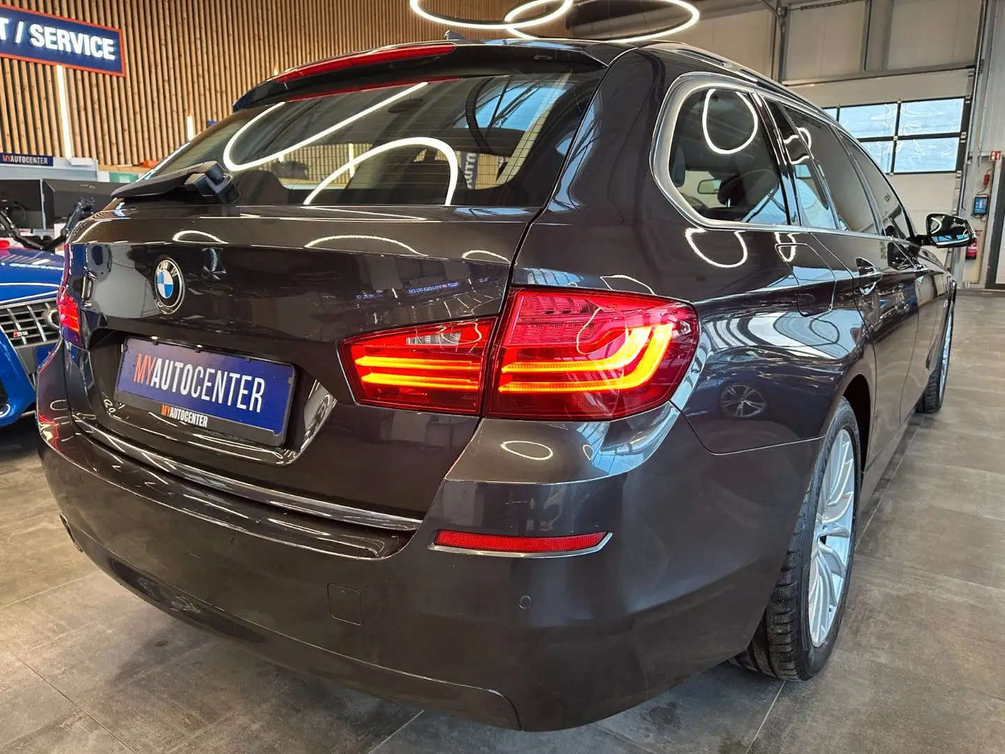 BMW 530 d xDrive *1.Hd*SoftClose*M-P.*Luxury* Grau - 2