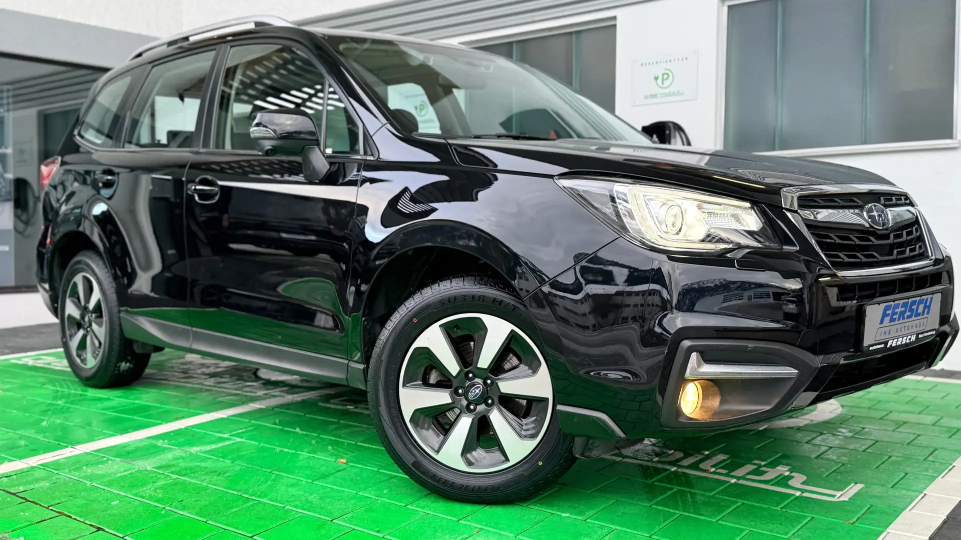 Subaru Forester 2.0 Exclusive 4x4 Automatik Pano-Glas-Dach 17" uvm Noir - 1