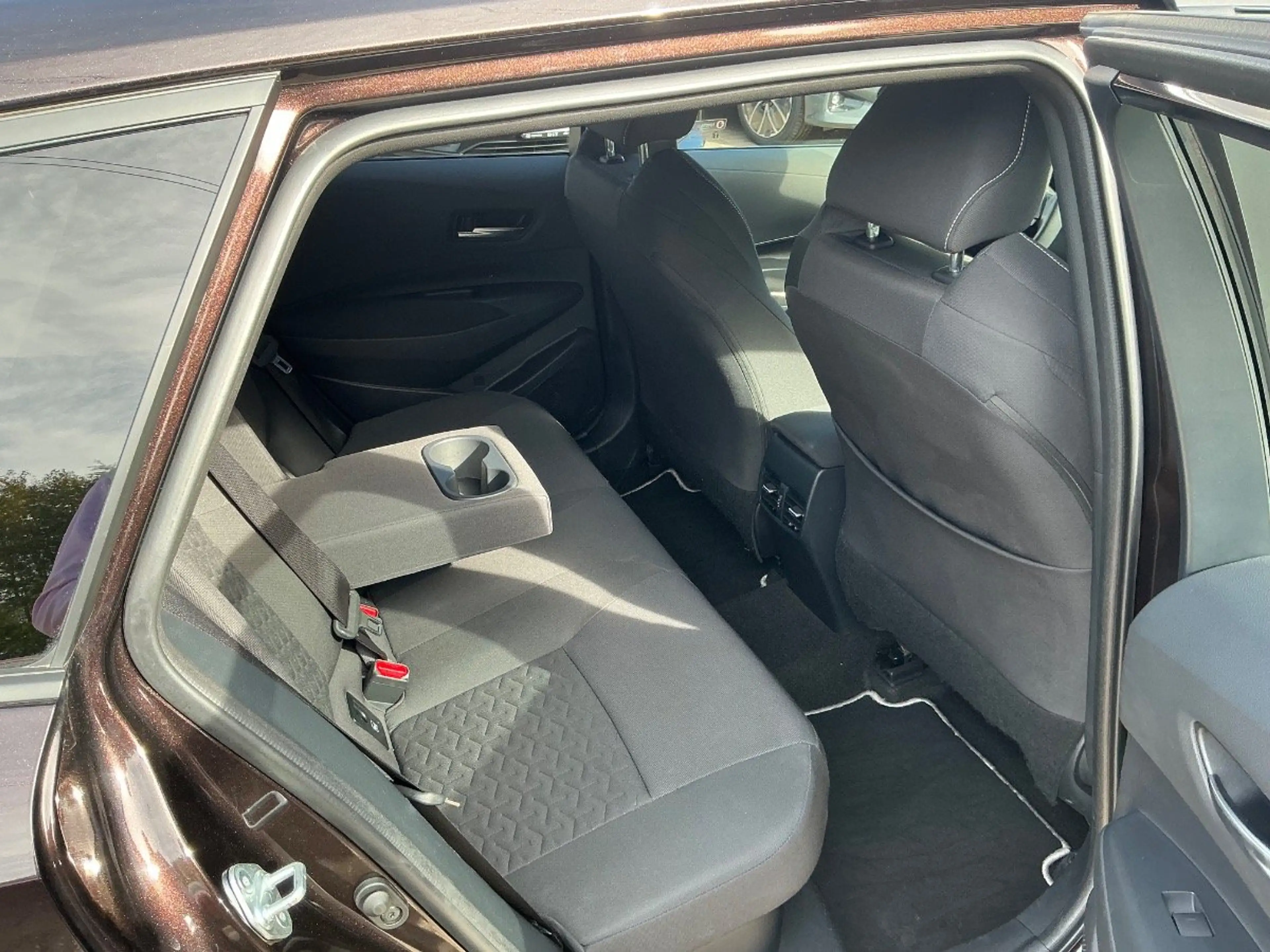 Toyota Corolla Touring Sports 2.0 Team D ACC+LED+Navi — photo 10