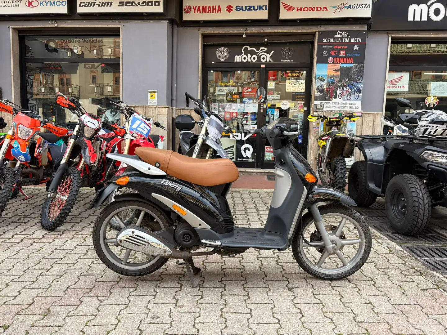 Piaggio Liberty 50 4T Negro - 1
