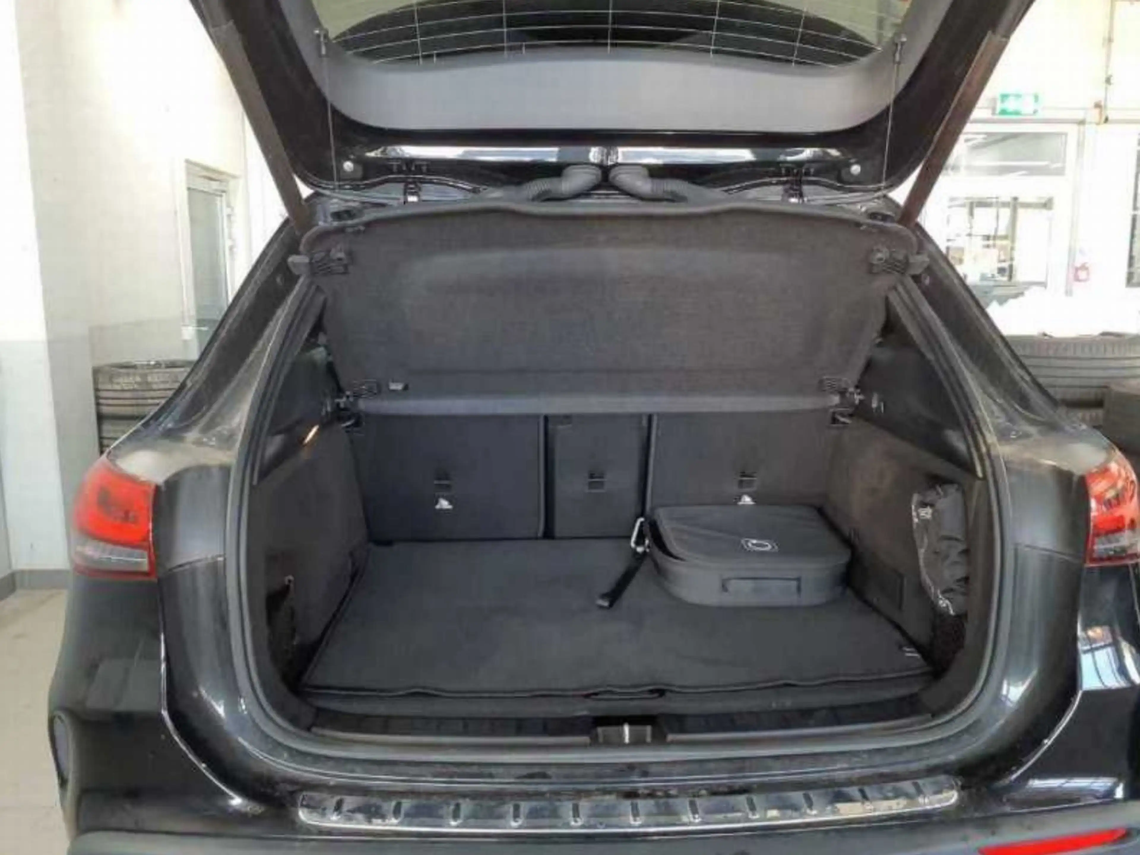 Mercedes-Benz EQA 350 AMG Memo DISTRO Pano AHK Burme LED KeyGo — photo 3