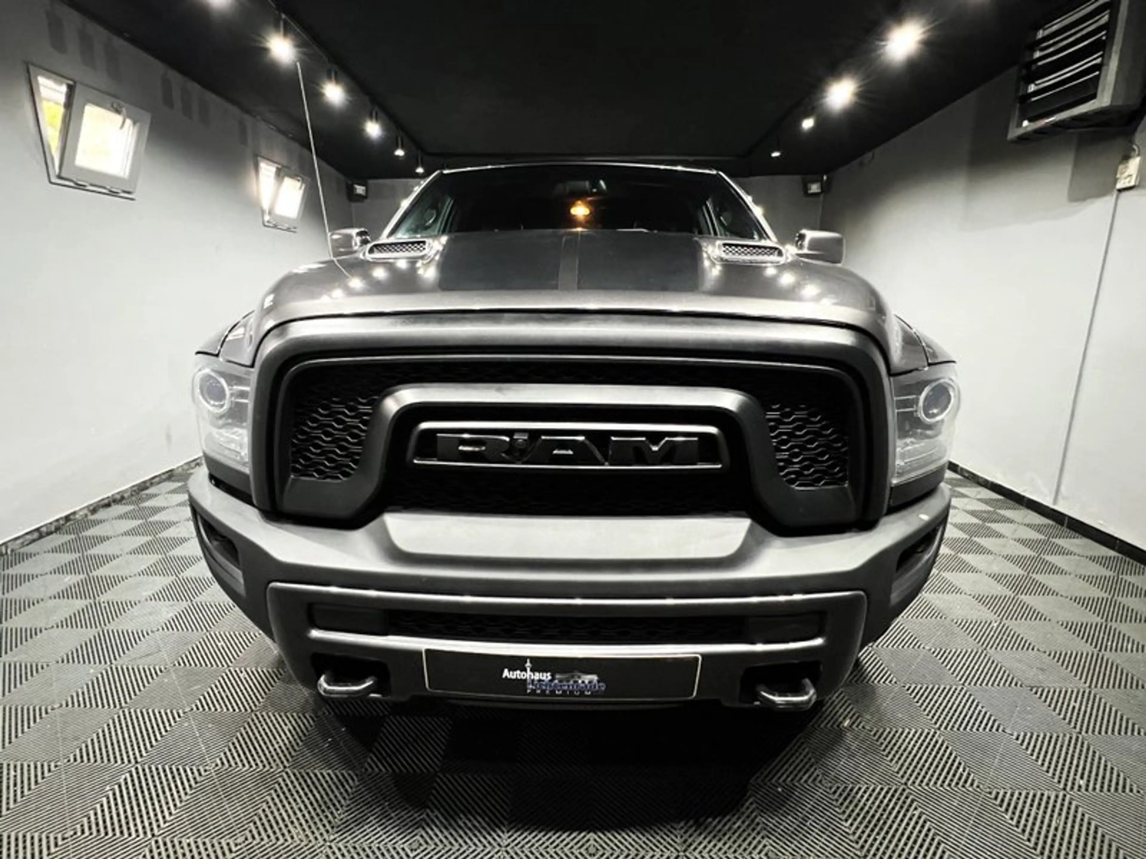 Dodge RAM 1500 V8 HEMI 4x4 REBEL Crew Cab|LPG|LEDER|NAVI|LED — photo 6