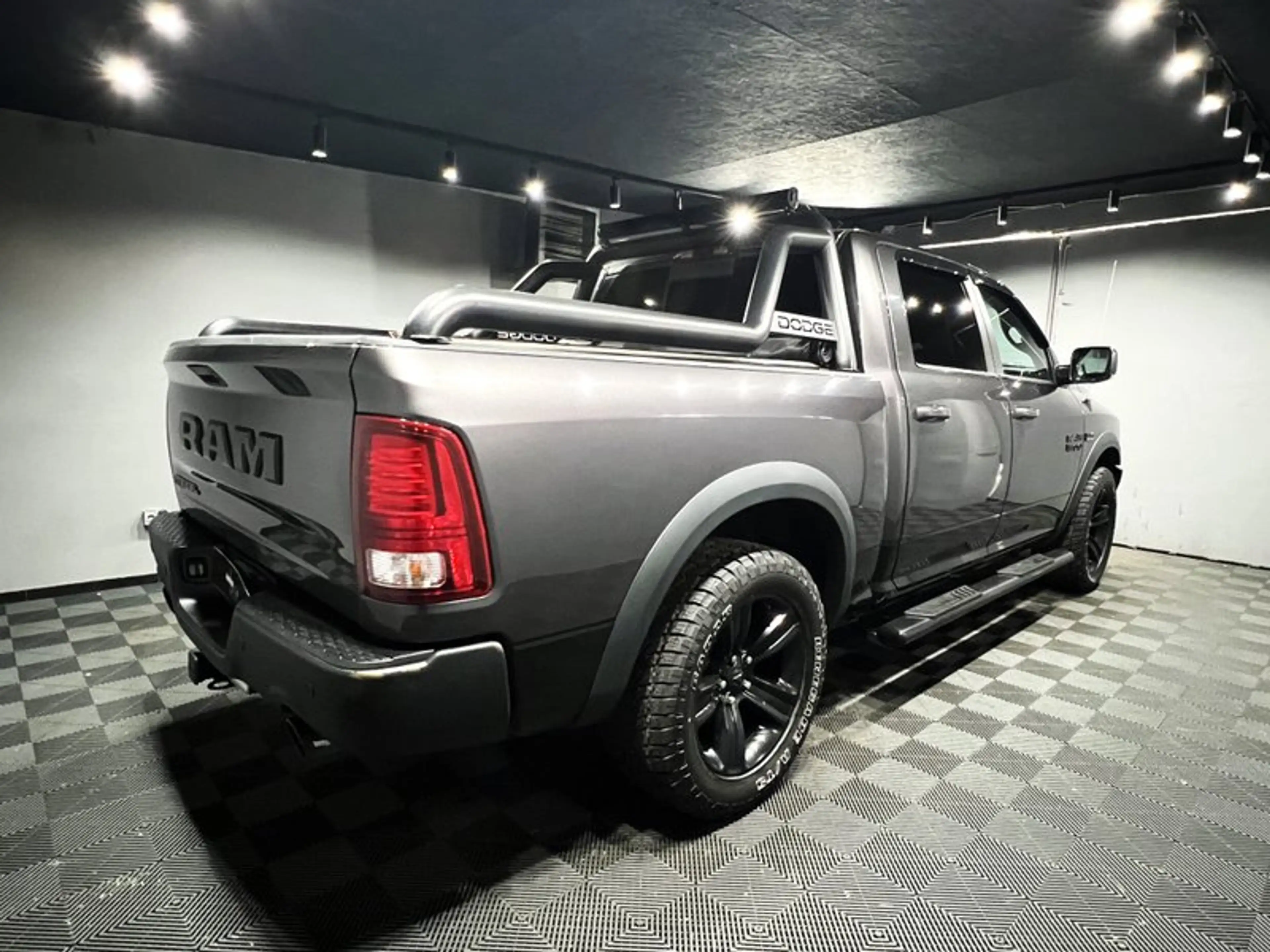 Dodge RAM 1500 V8 HEMI 4x4 REBEL Crew Cab|LPG|LEDER|NAVI|LED — photo 4