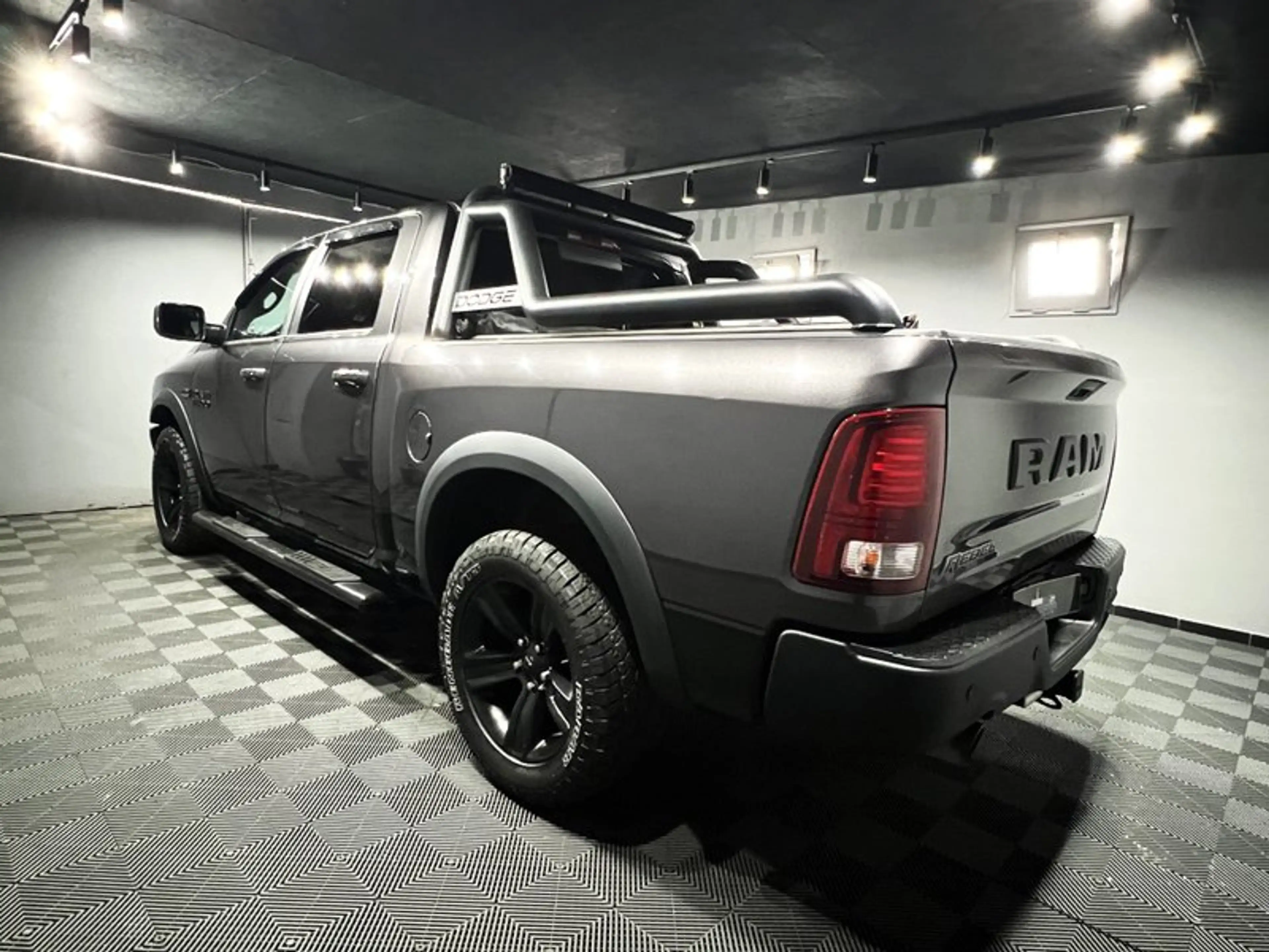 Dodge RAM 1500 V8 HEMI 4x4 REBEL Crew Cab|LPG|LEDER|NAVI|LED — photo 3
