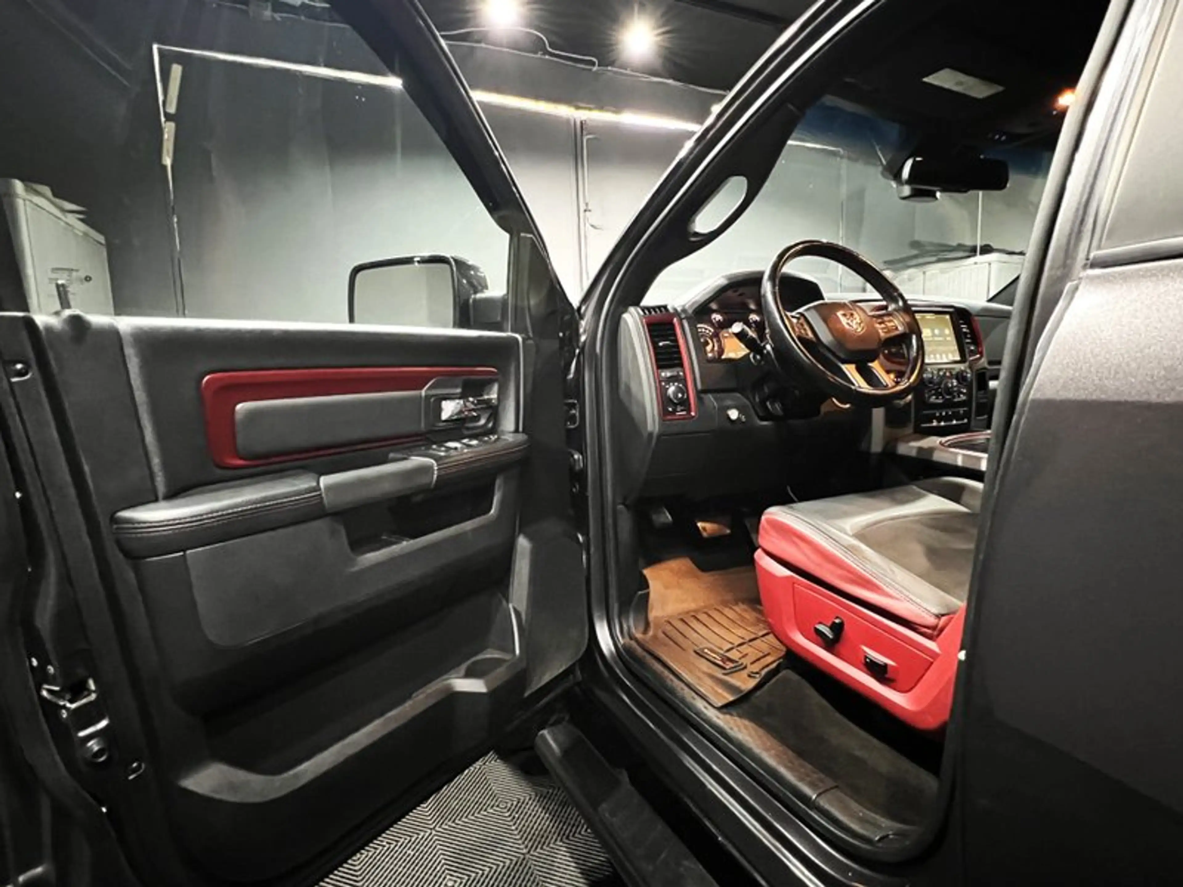Dodge RAM 1500 V8 HEMI 4x4 REBEL Crew Cab|LPG|LEDER|NAVI|LED — photo 8