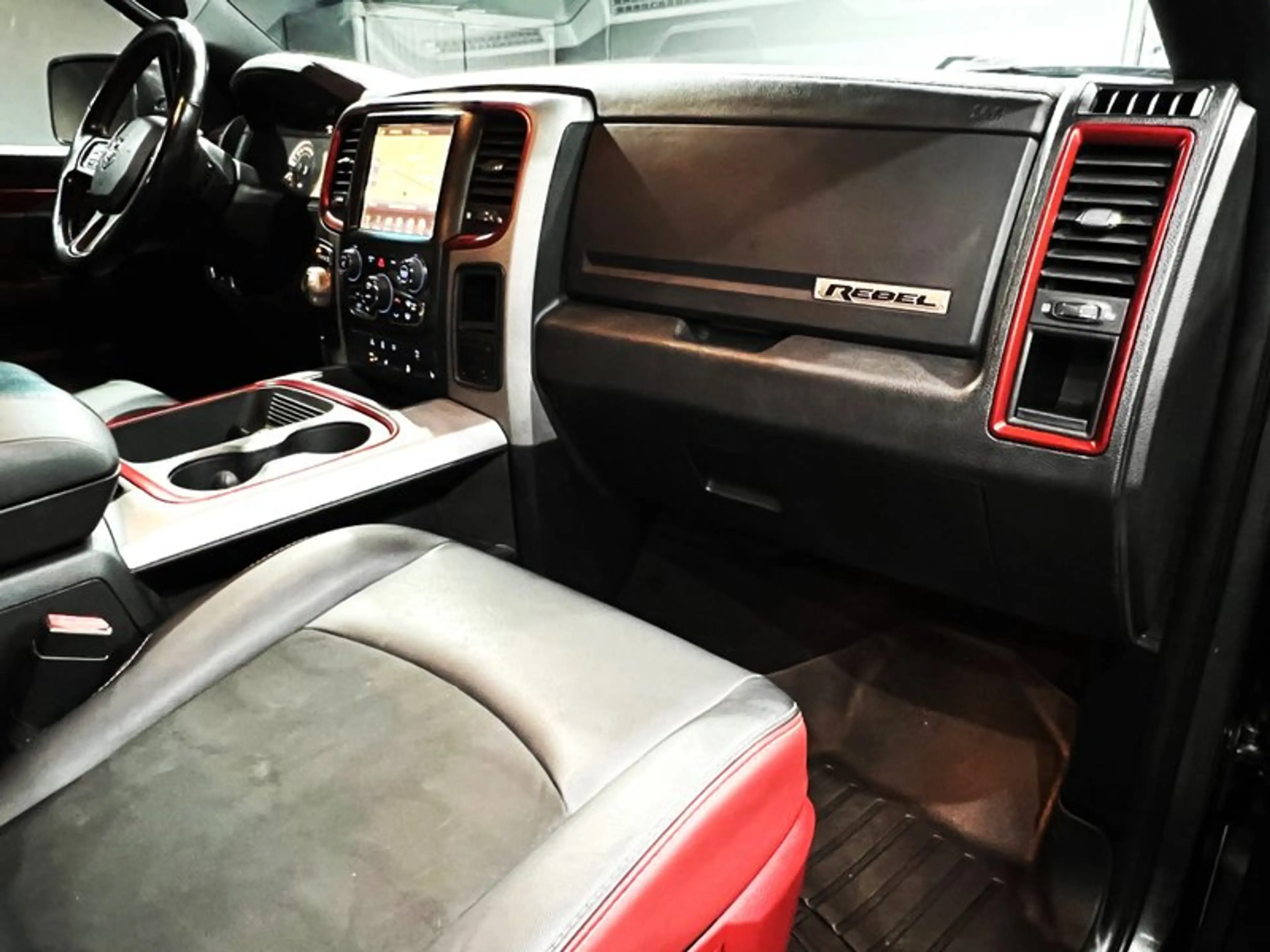 Dodge RAM 1500 V8 HEMI 4x4 REBEL Crew Cab|LPG|LEDER|NAVI|LED — photo 14
