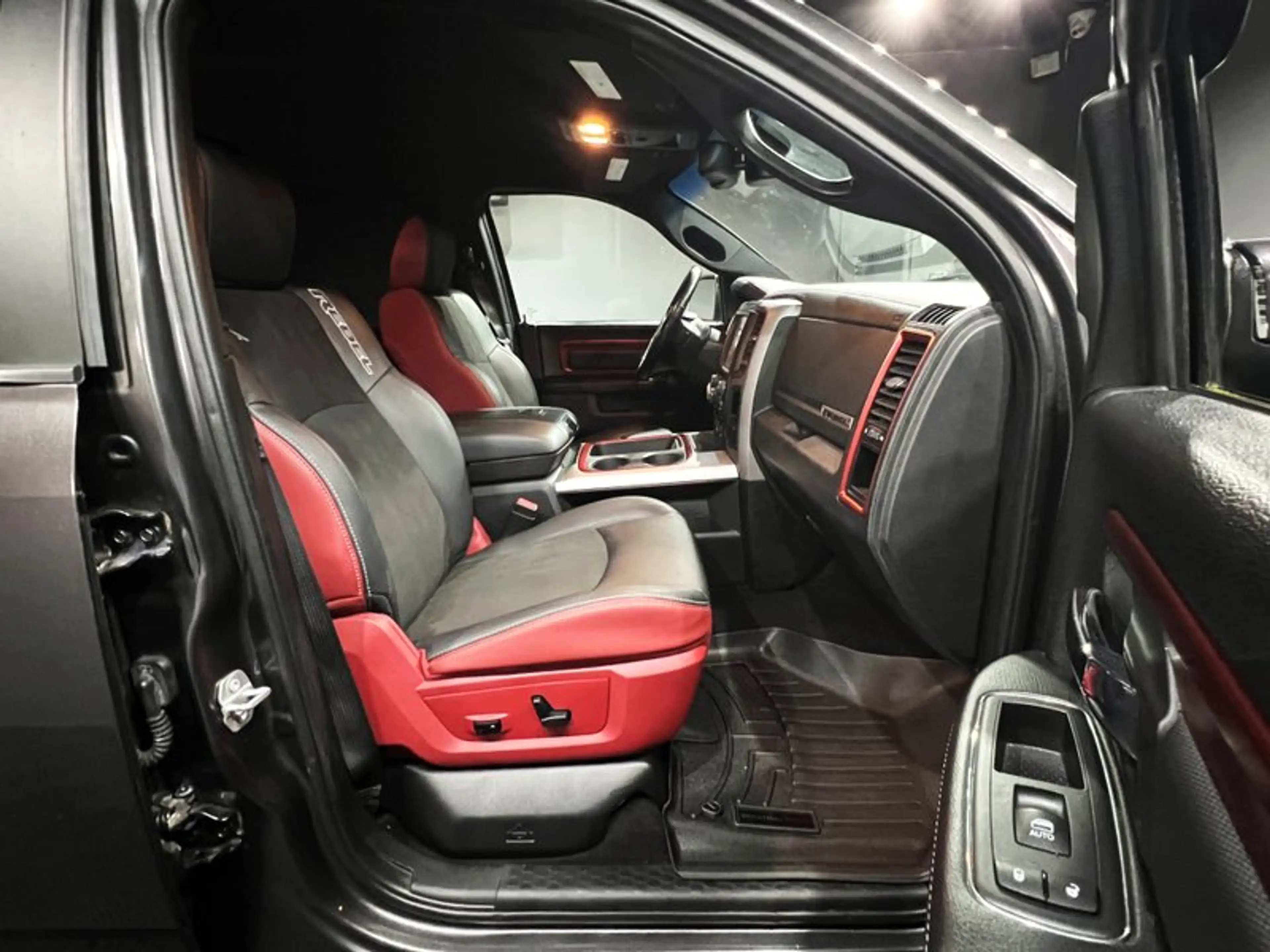 Dodge RAM 1500 V8 HEMI 4x4 REBEL Crew Cab|LPG|LEDER|NAVI|LED — photo 9