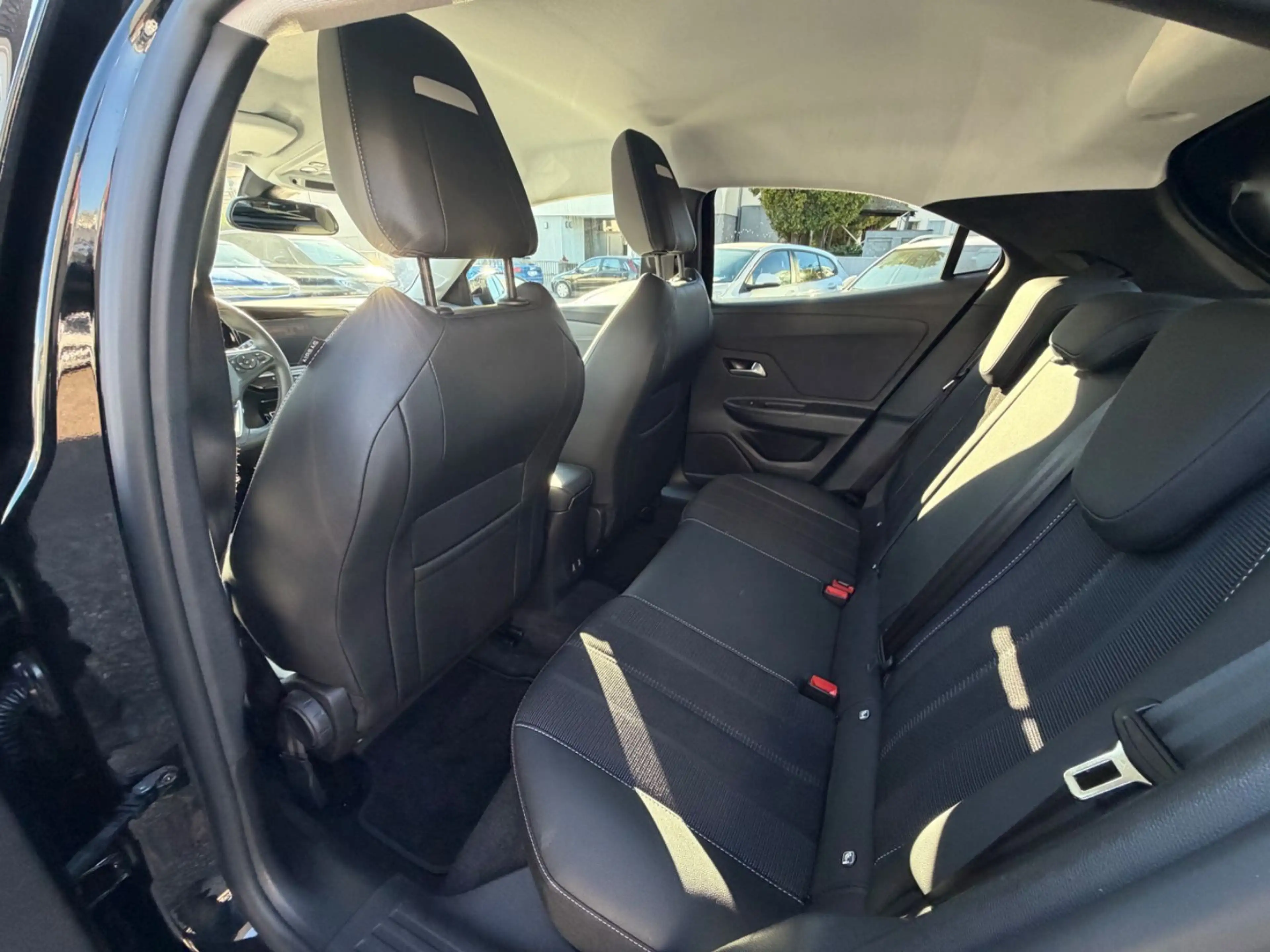 Opel Mokka Elegance Aut*Navi*Kamera*LED*KeylessGo — photo 12