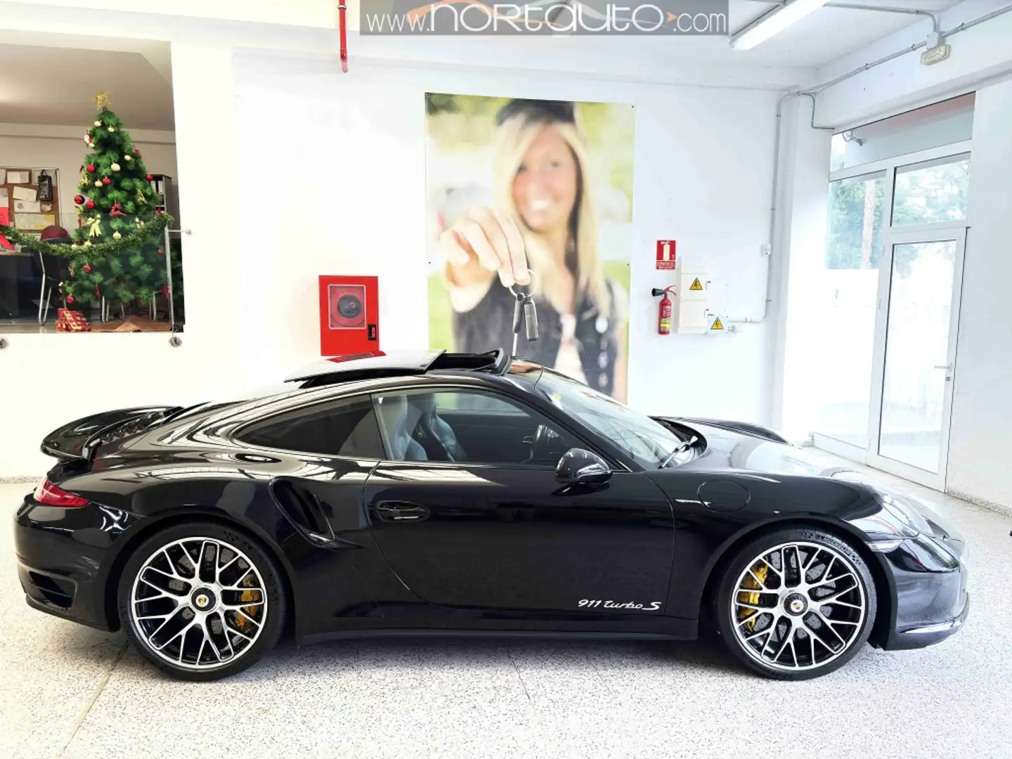 Porsche 991 Turbo S Coupé PDK Schwarz - 2