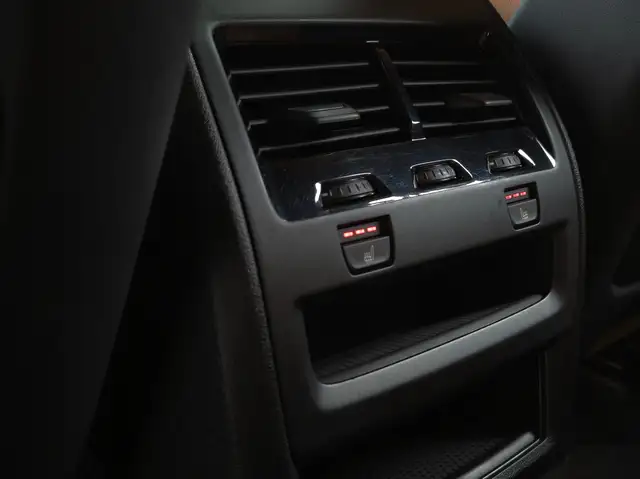 BMW X6 30d*M PAKET*1.BESITZ*ACC*RFK*ALCANTARA HIMMEL Ansicht 27