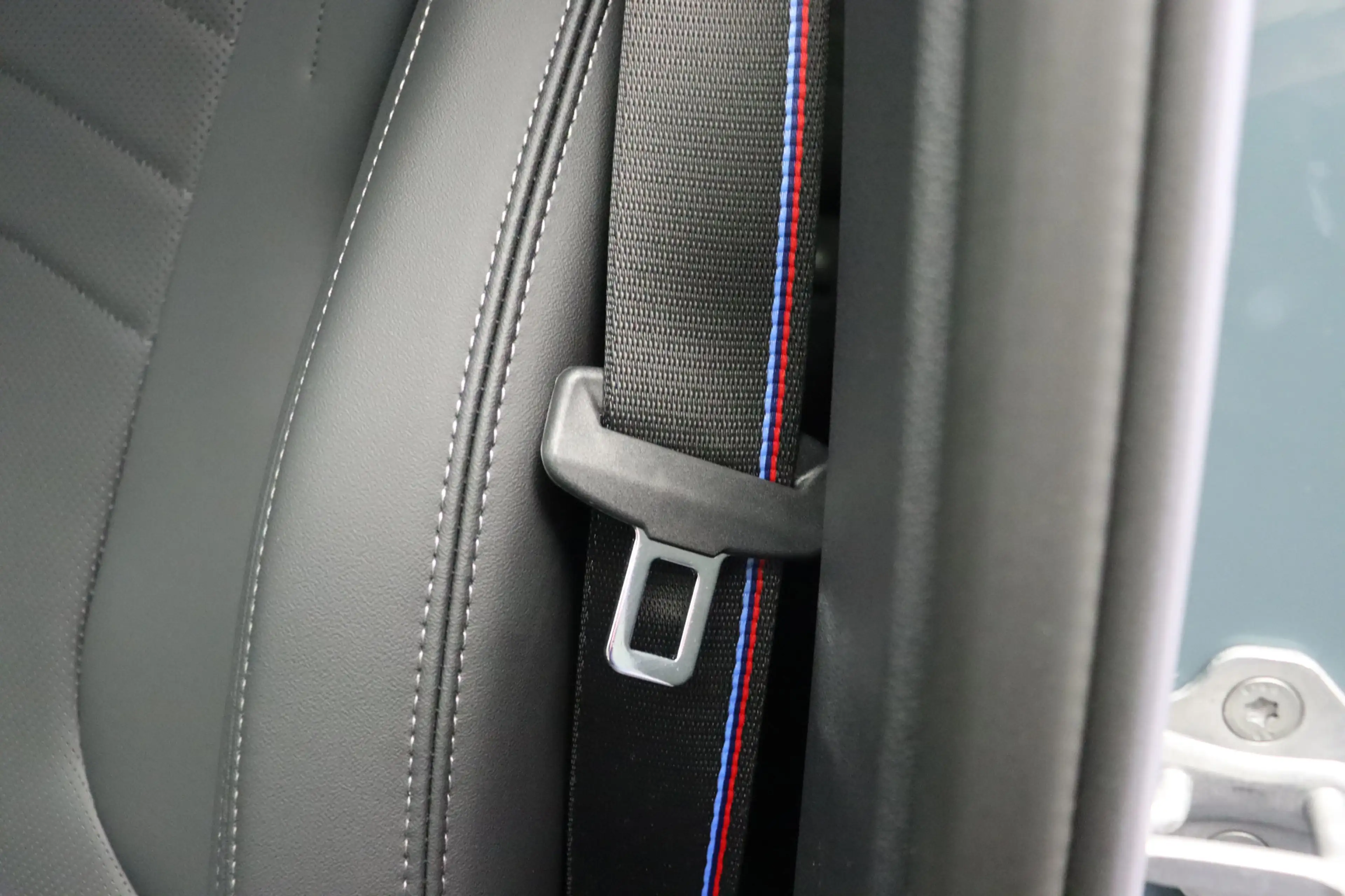 BMW iX2 eDrive20 M Sport / Sportstoelen / Achteruitrijcame — photo 13