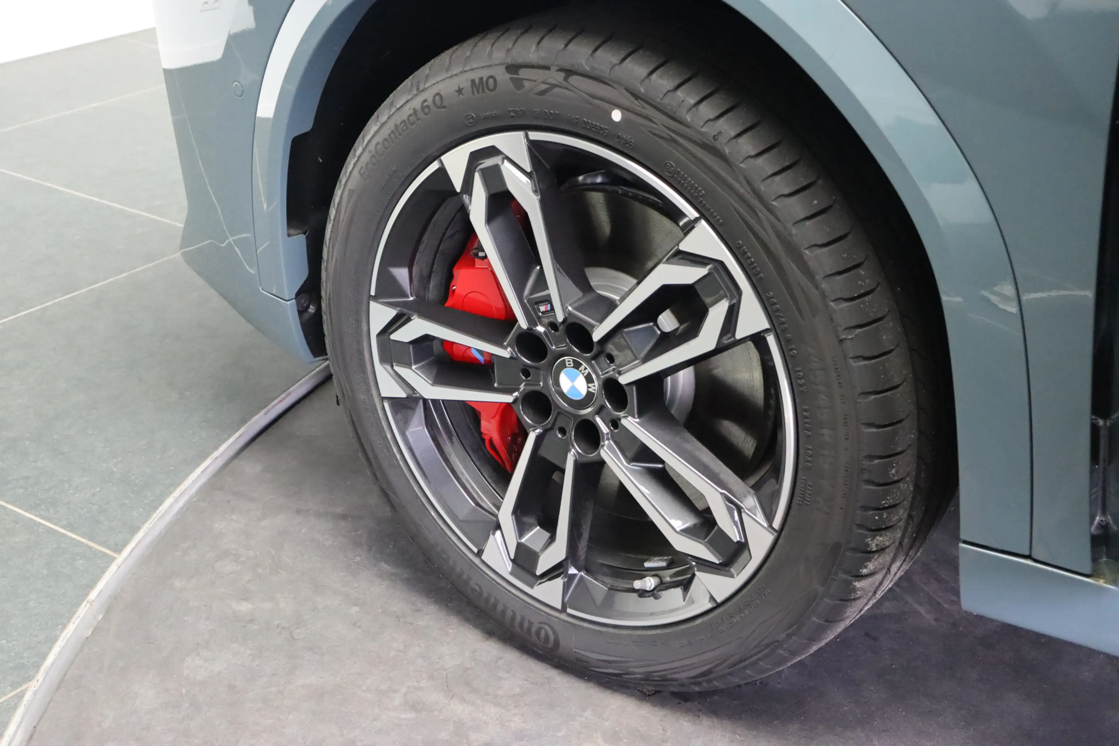 BMW iX2 eDrive20 M Sport / Sportstoelen / Achteruitrijcame — photo 8