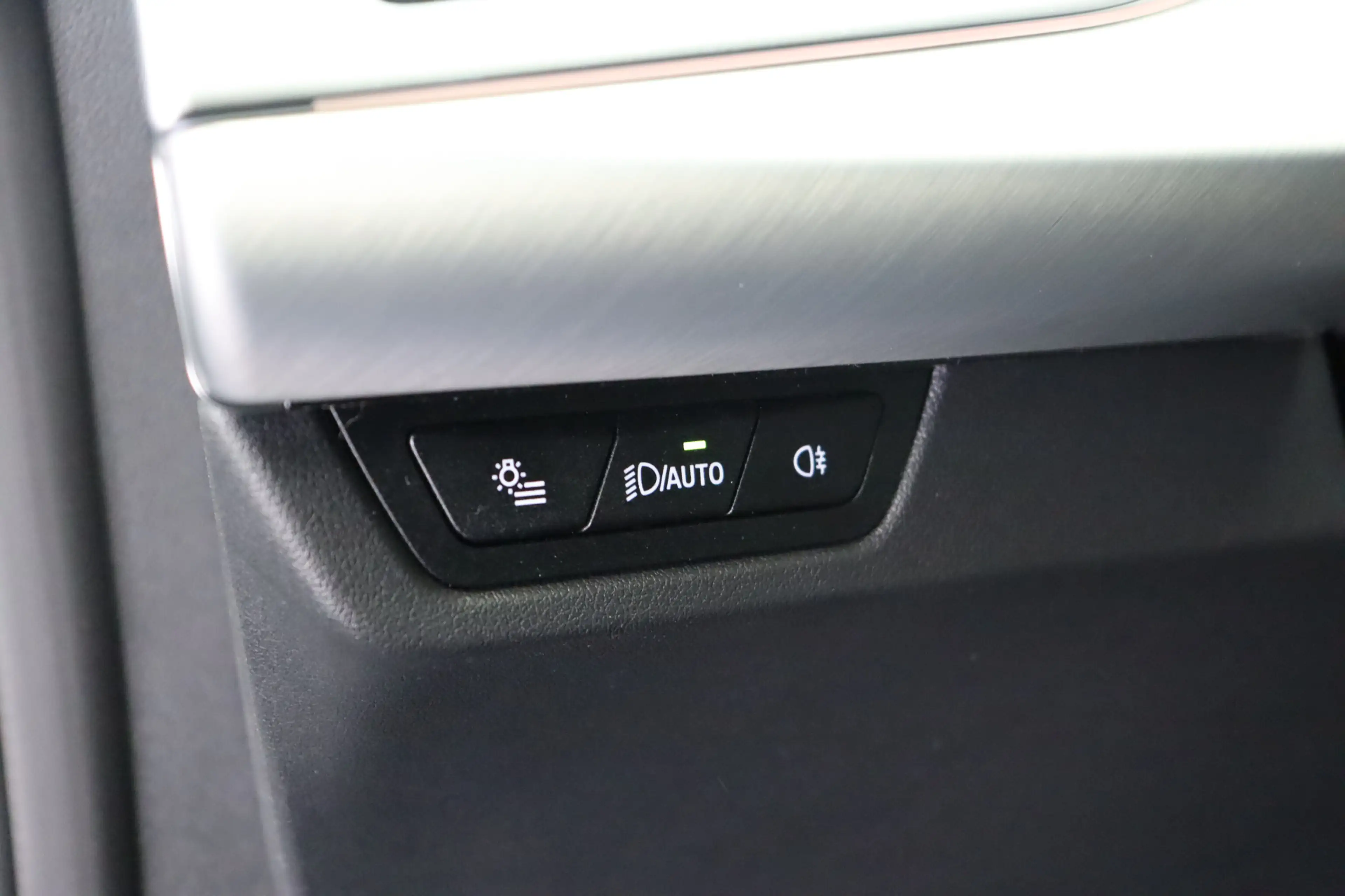 BMW iX2 eDrive20 M Sport / Sportstoelen / Achteruitrijcame — photo 15