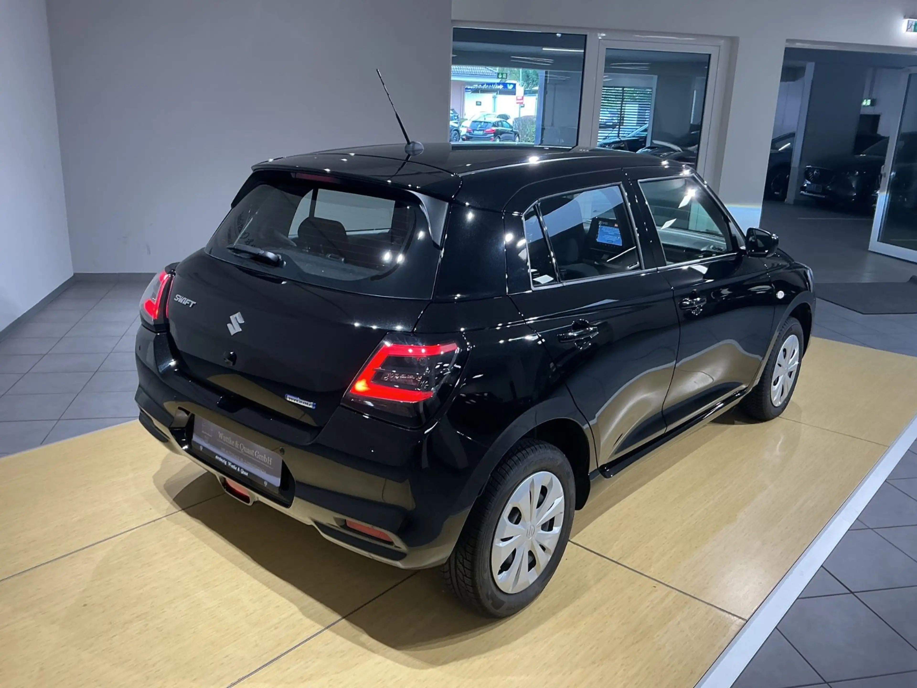 Suzuki Swift Club Hybrid 61 kW AllGrip *CarPlay*Kamera* — photo 3